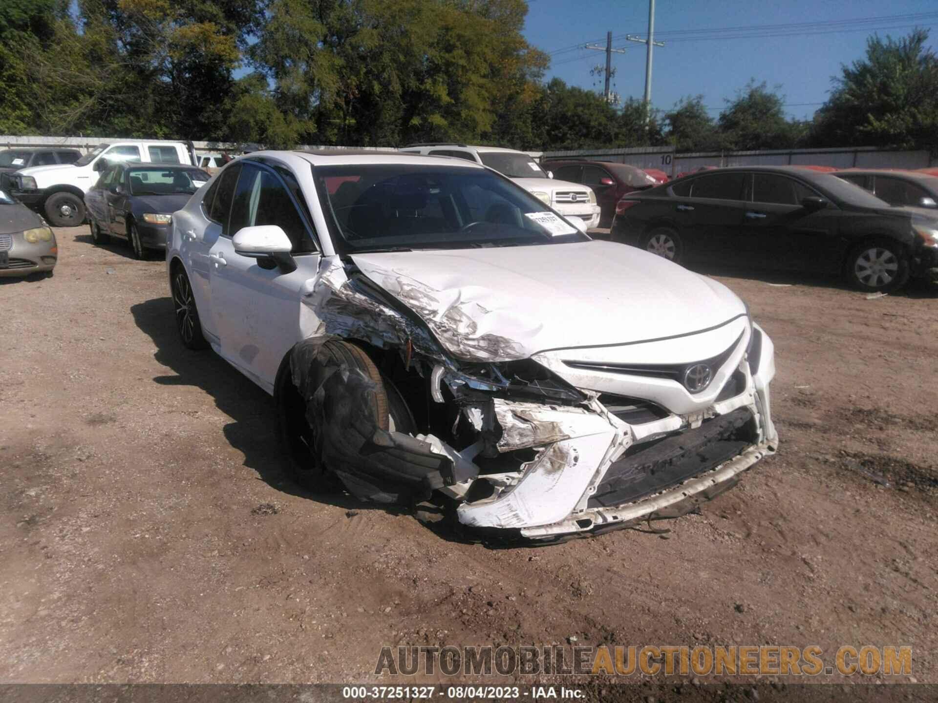 4T1B11HK4JU024180 TOYOTA CAMRY 2018