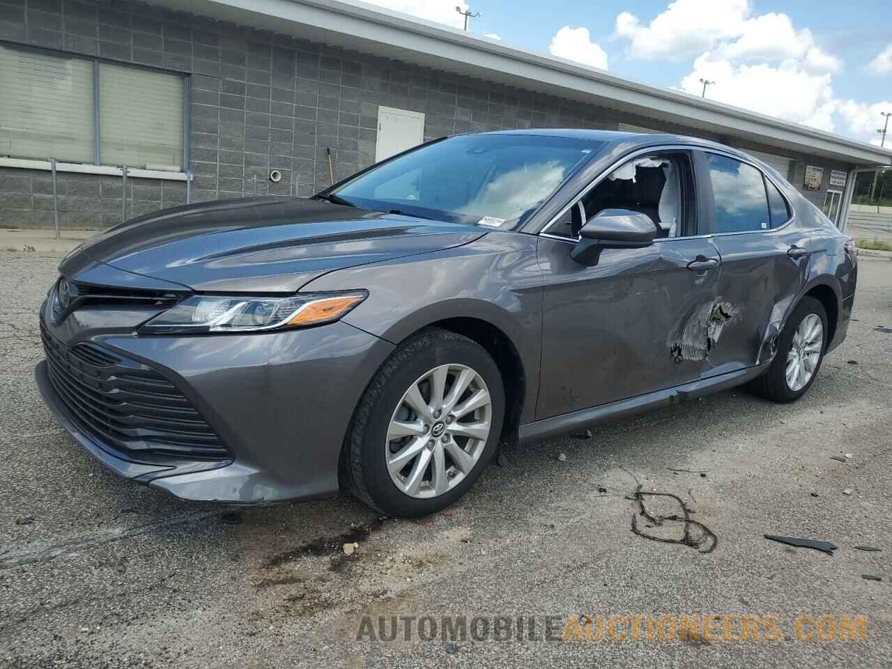 4T1B11HK4JU026818 TOYOTA CAMRY 2018