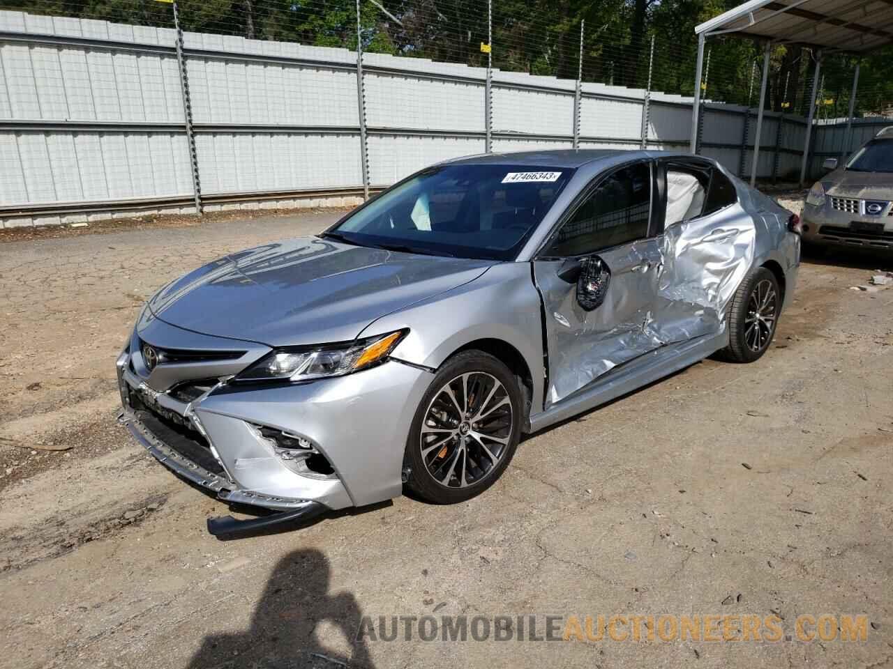 4T1B11HK4JU038211 TOYOTA CAMRY 2018