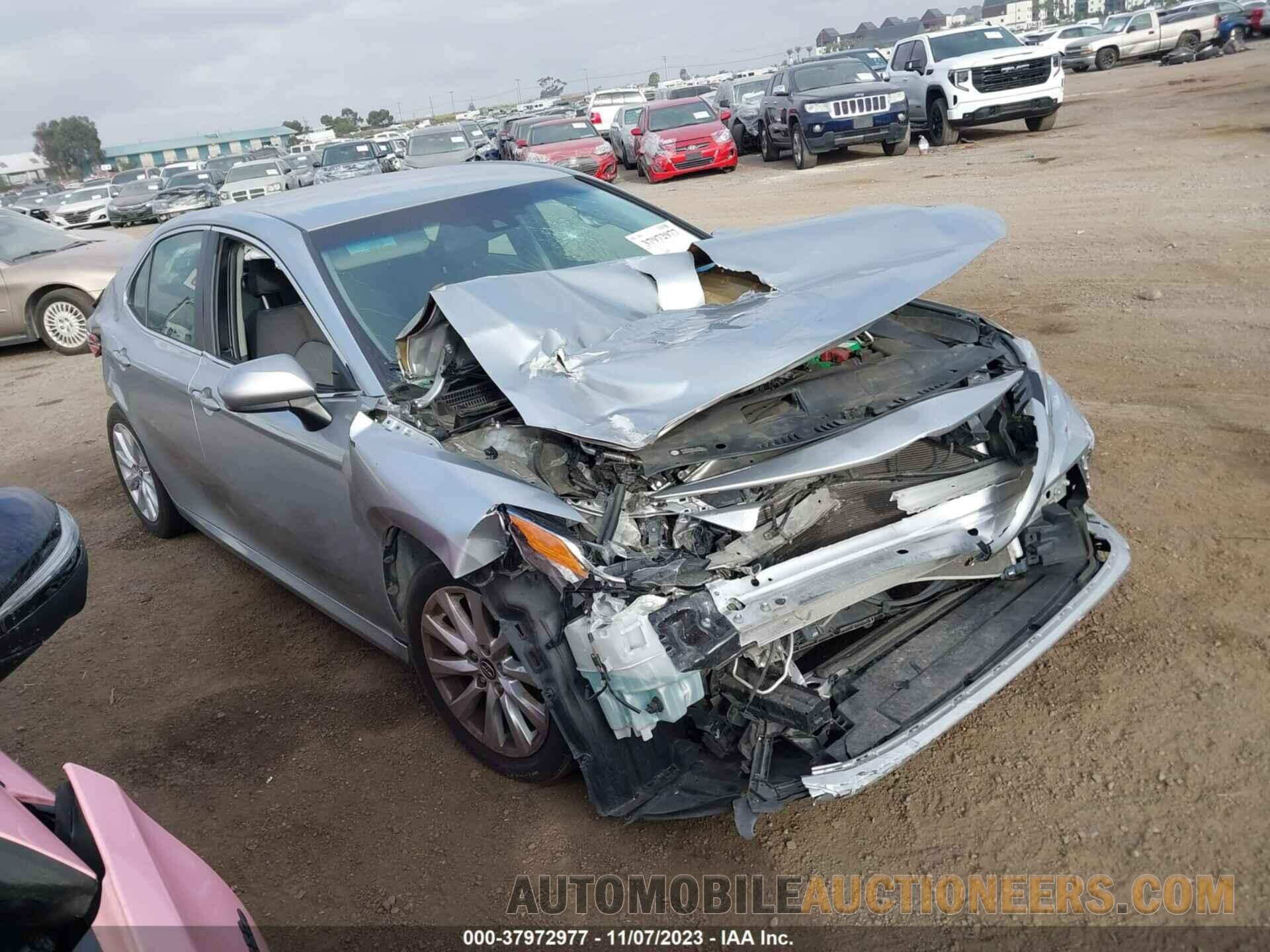 4T1B11HK4JU044011 TOYOTA CAMRY 2018