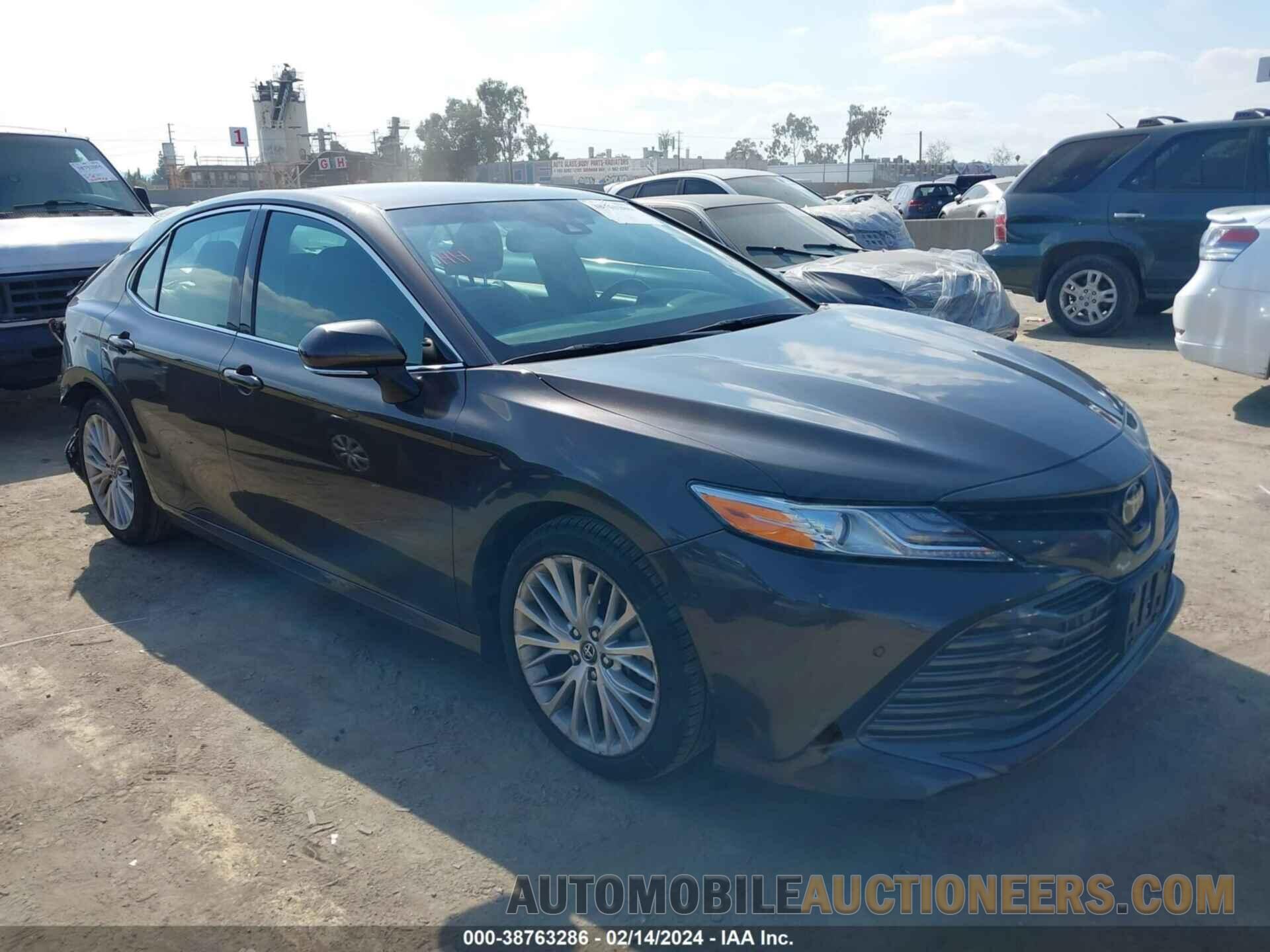 4T1B11HK4JU047572 TOYOTA CAMRY 2018