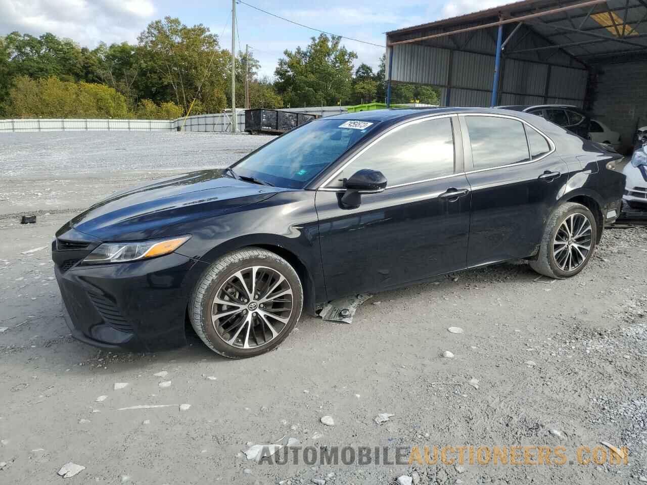 4T1B11HK4JU057700 TOYOTA CAMRY 2018