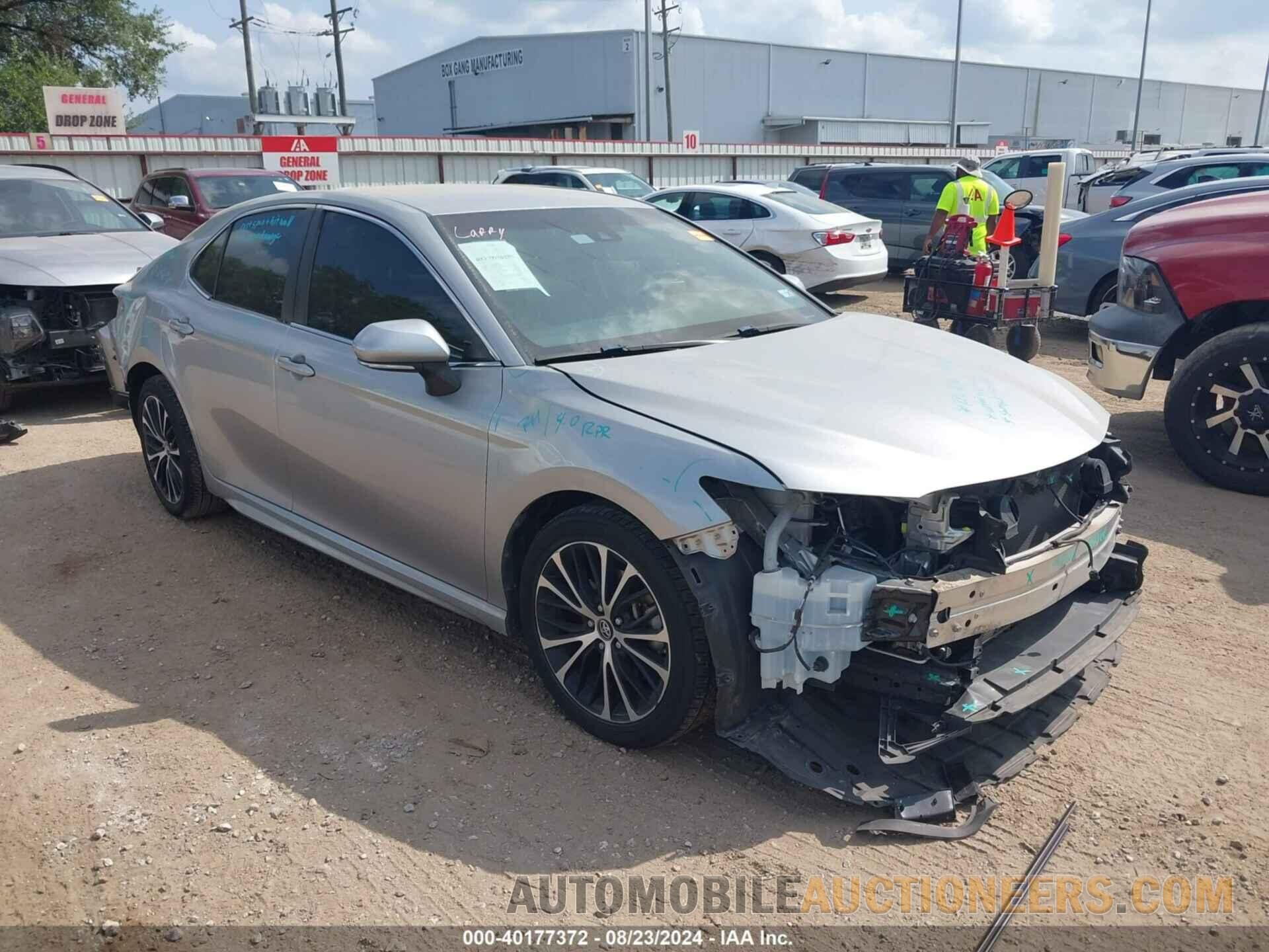 4T1B11HK4JU058118 TOYOTA CAMRY 2018