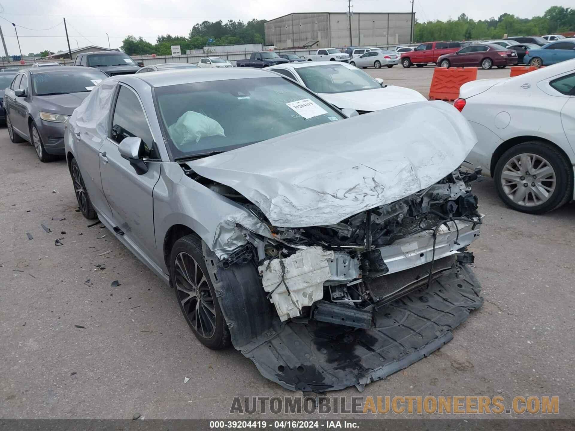 4T1B11HK4JU058233 TOYOTA CAMRY 2018