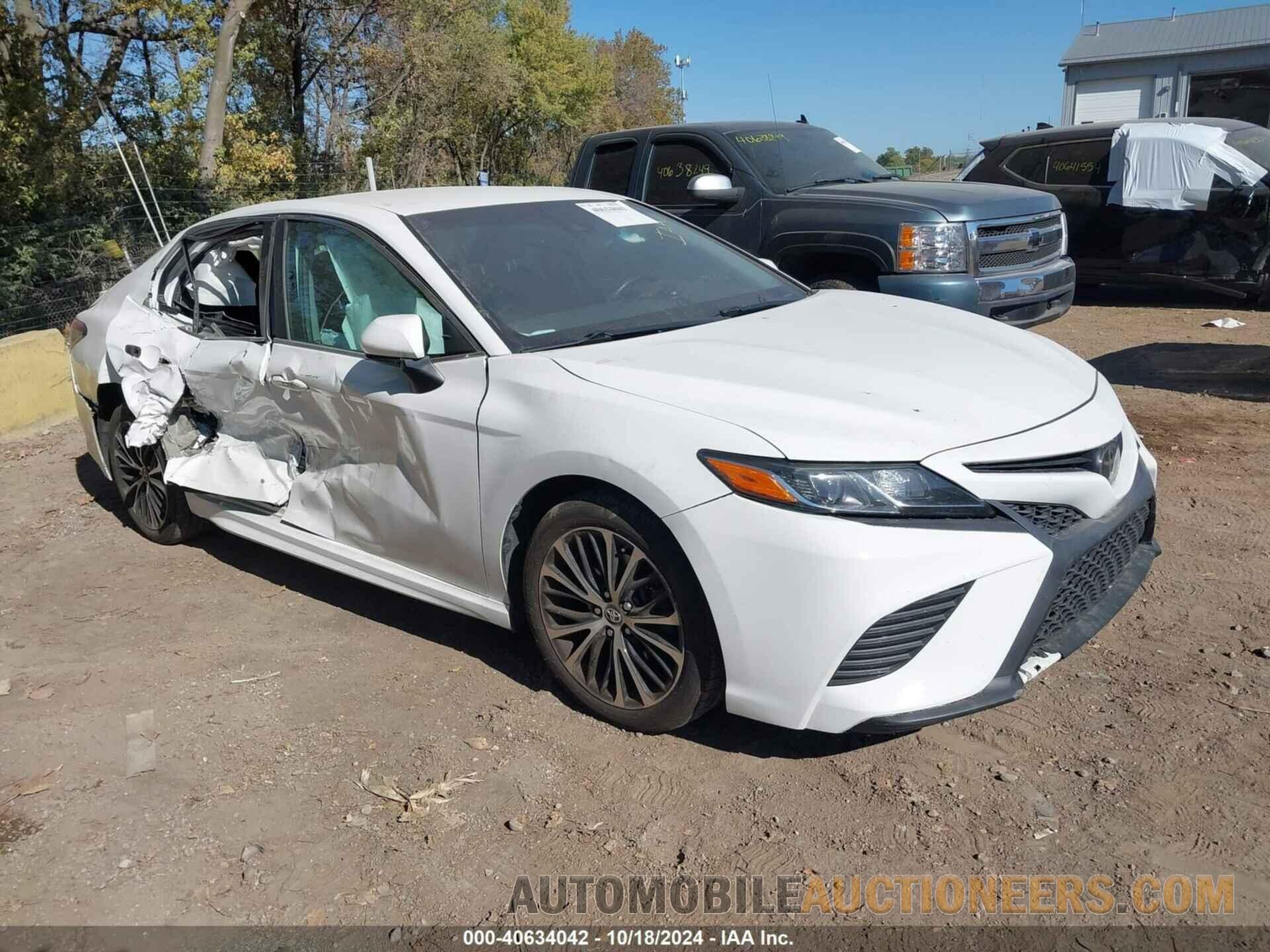 4T1B11HK4JU070706 TOYOTA CAMRY 2018