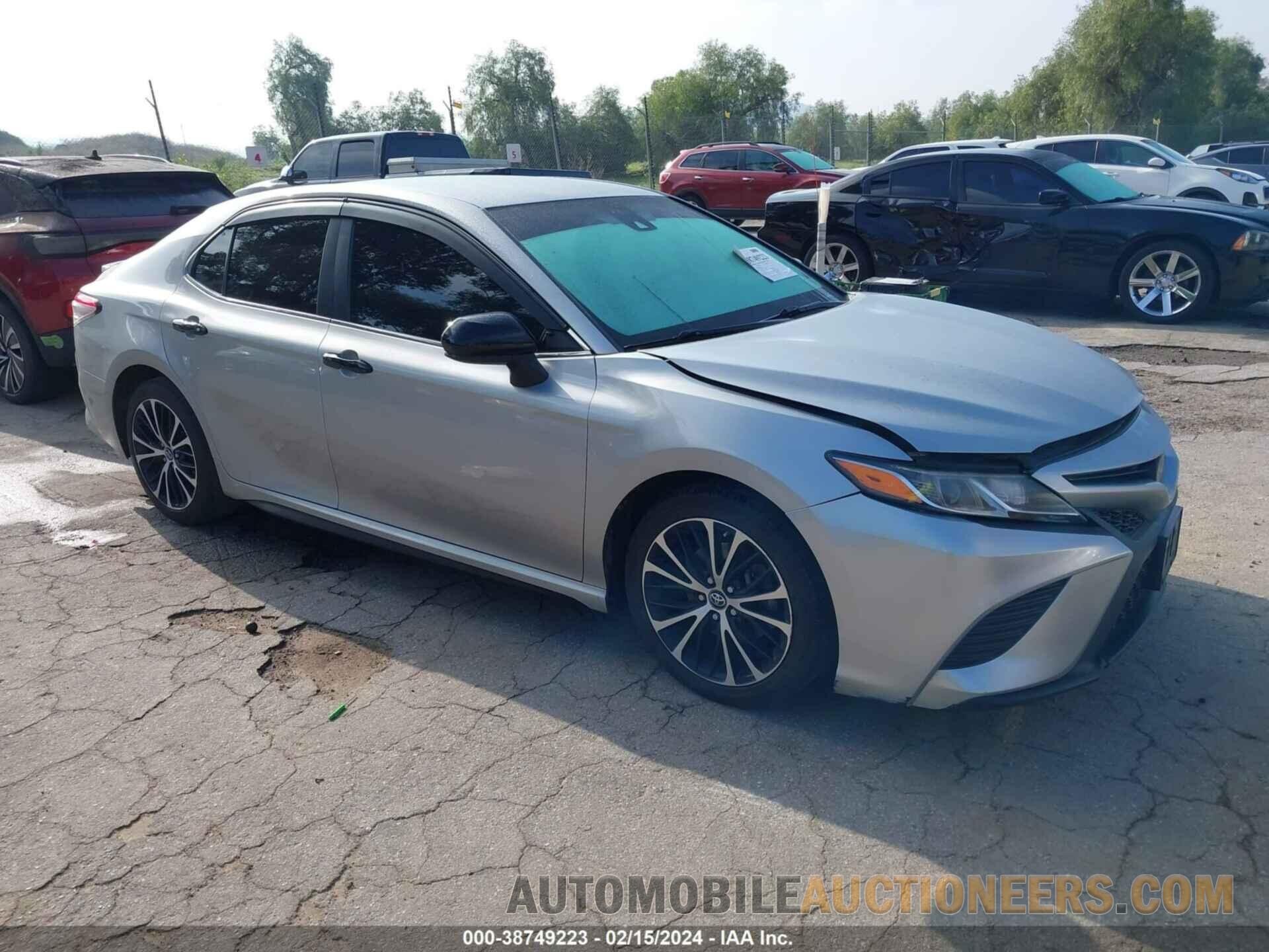 4T1B11HK4JU070852 TOYOTA CAMRY 2018