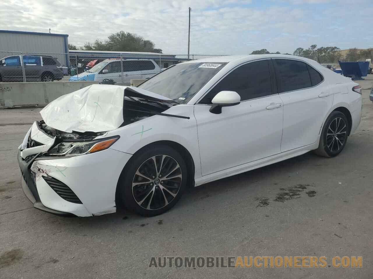 4T1B11HK4JU073542 TOYOTA CAMRY 2018