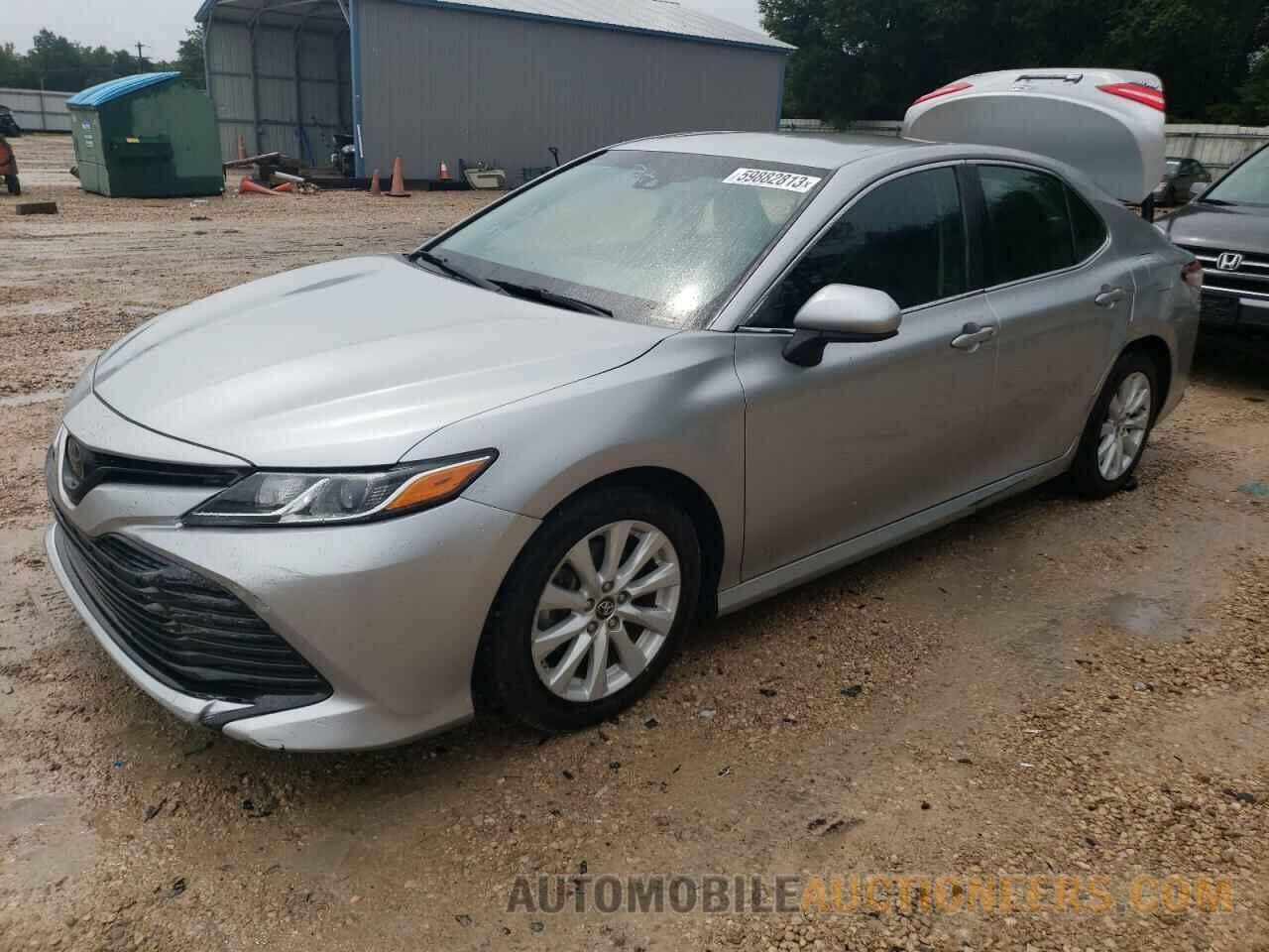 4T1B11HK4JU077543 TOYOTA CAMRY 2018