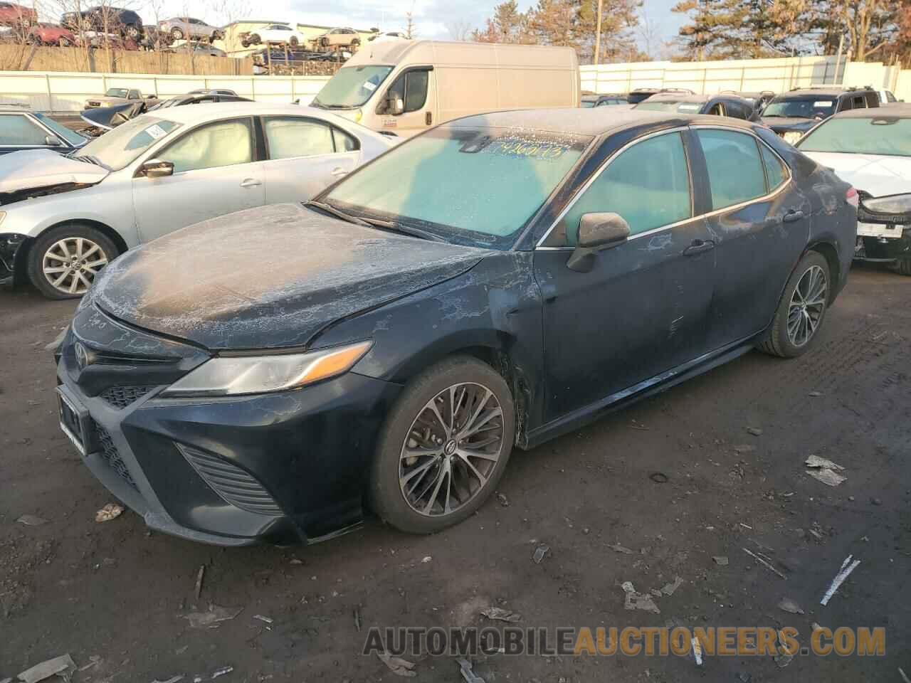 4T1B11HK4JU087070 TOYOTA CAMRY 2018