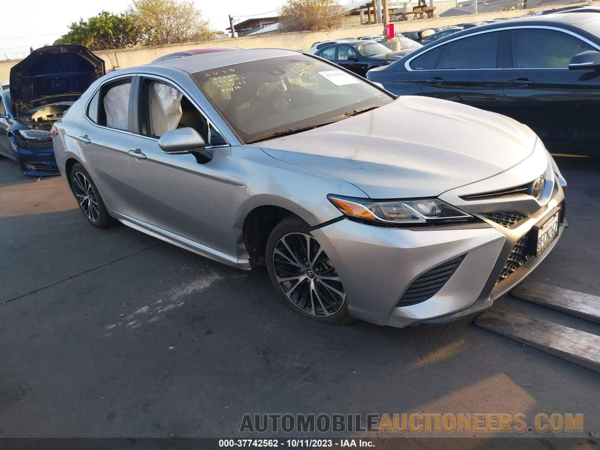 4T1B11HK4JU093404 TOYOTA CAMRY 2018