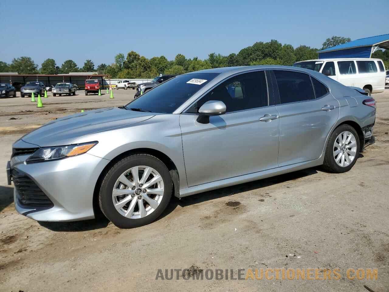 4T1B11HK4JU097646 TOYOTA CAMRY 2018