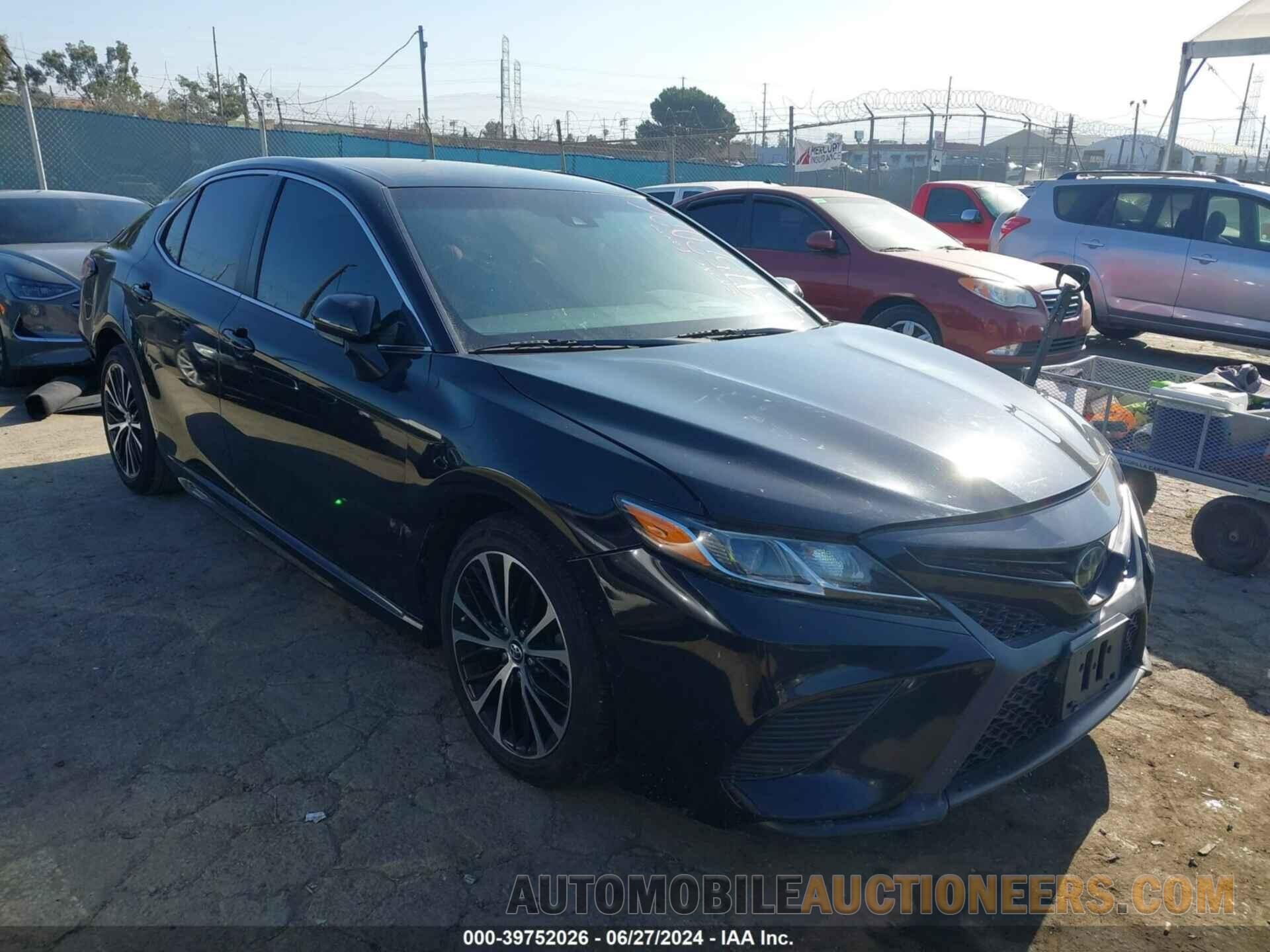 4T1B11HK4JU099686 TOYOTA CAMRY 2018