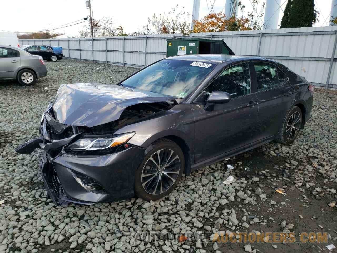 4T1B11HK4JU099784 TOYOTA CAMRY 2018