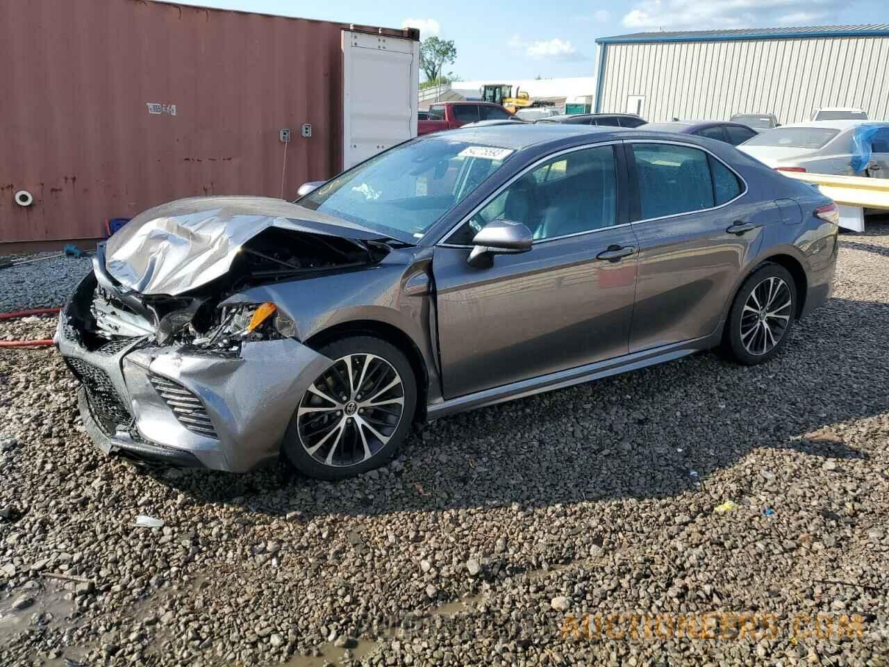 4T1B11HK4JU099946 TOYOTA CAMRY 2018