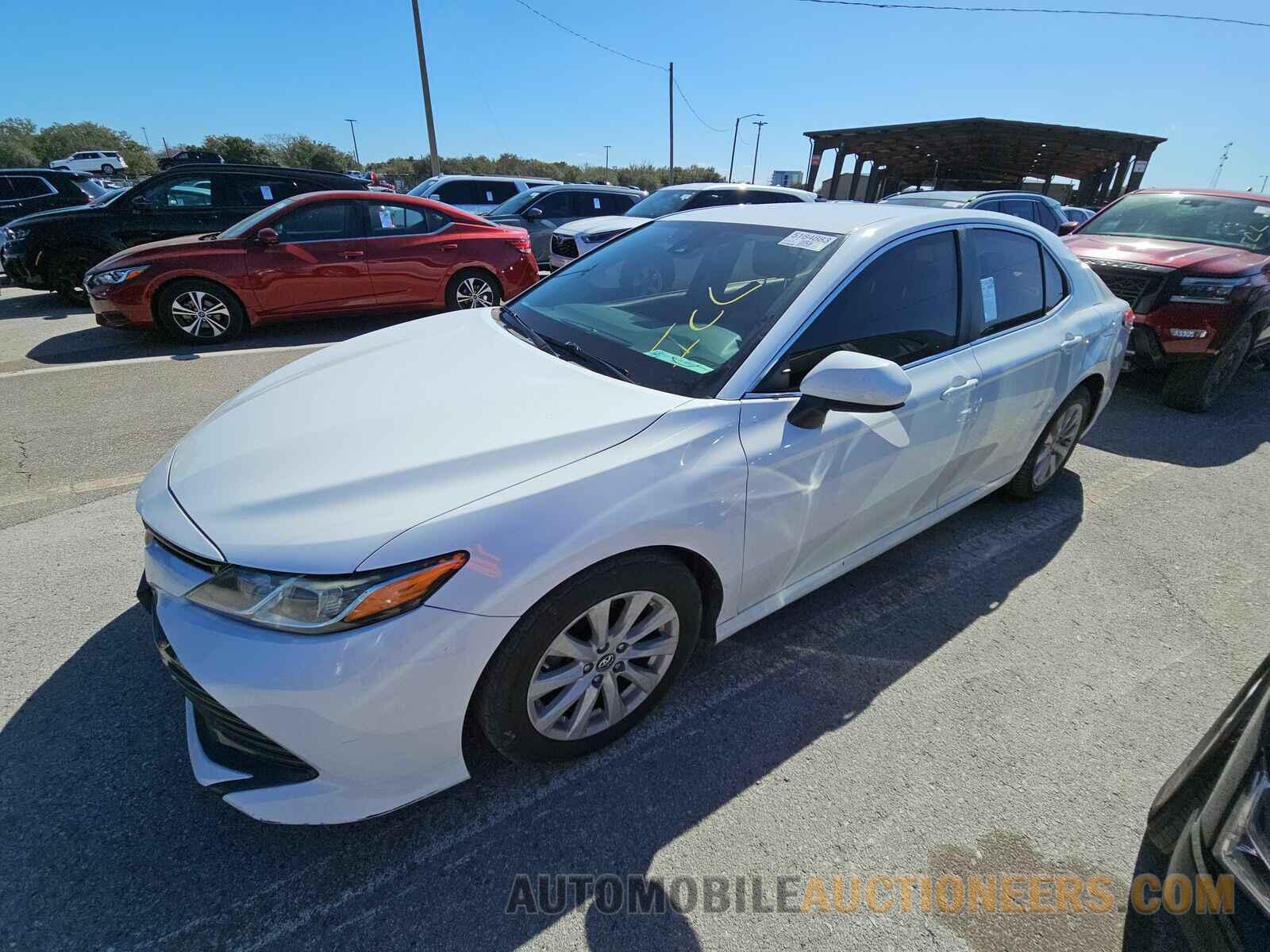 4T1B11HK4JU101307 Toyota Camry 2018