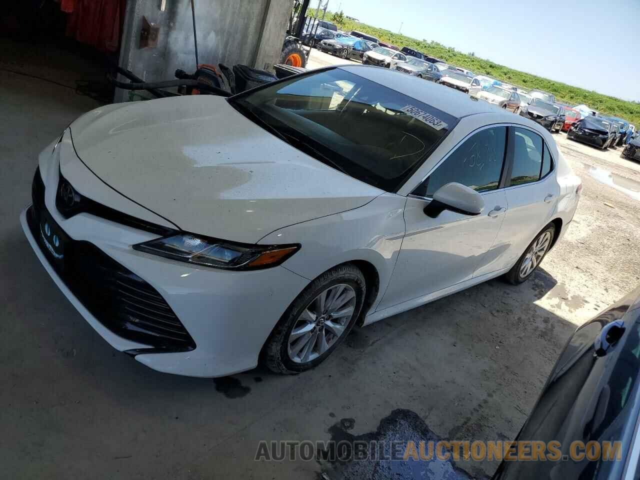 4T1B11HK4JU102957 TOYOTA CAMRY 2018