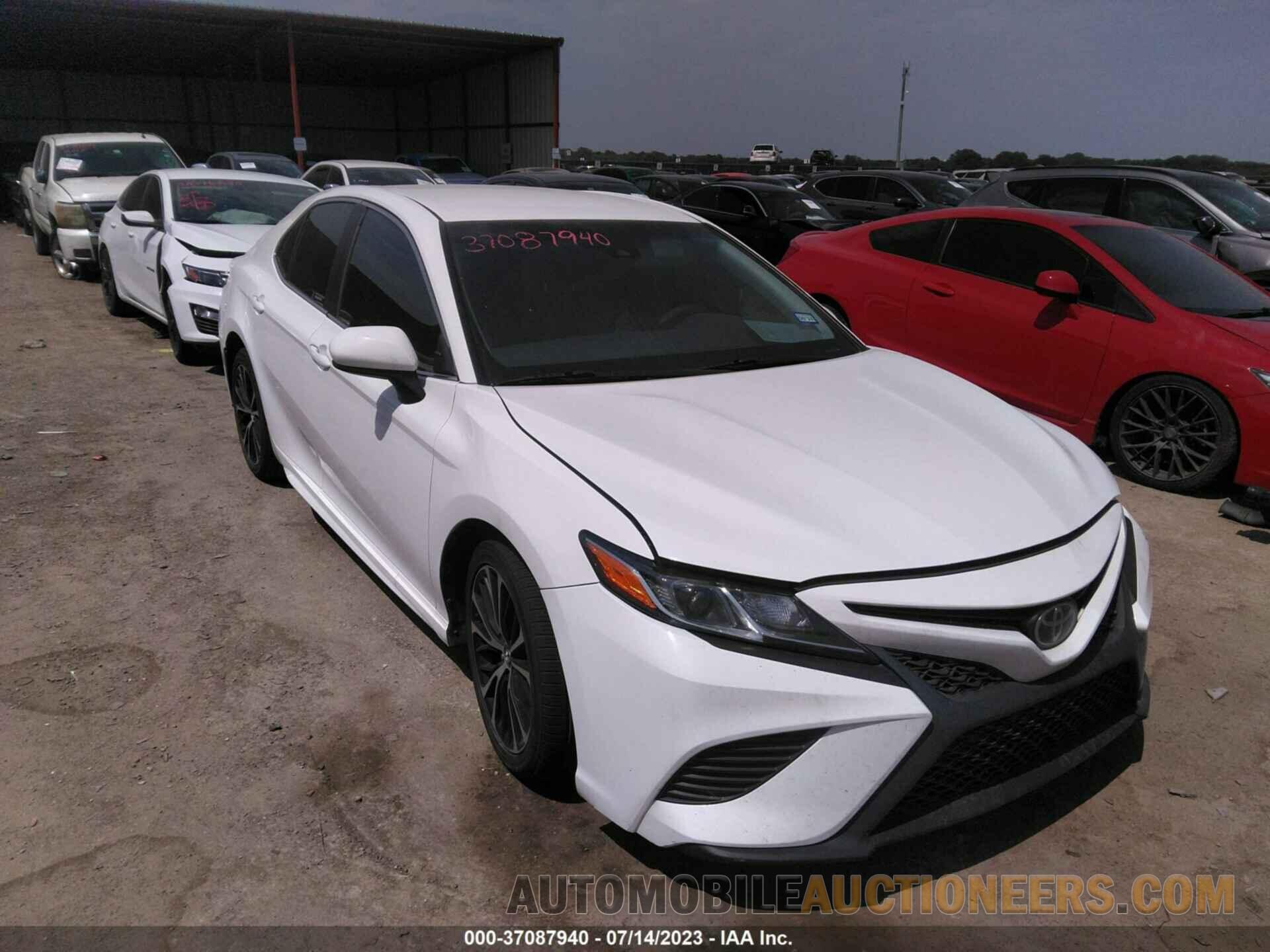 4T1B11HK4JU104823 TOYOTA CAMRY 2018