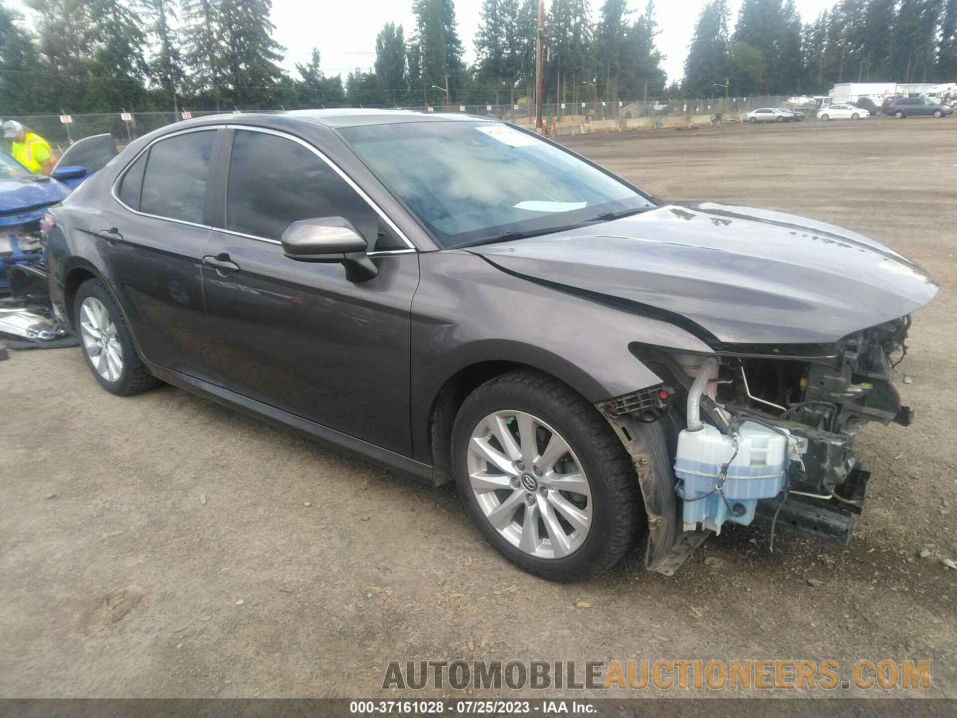 4T1B11HK4JU111593 TOYOTA CAMRY 2018