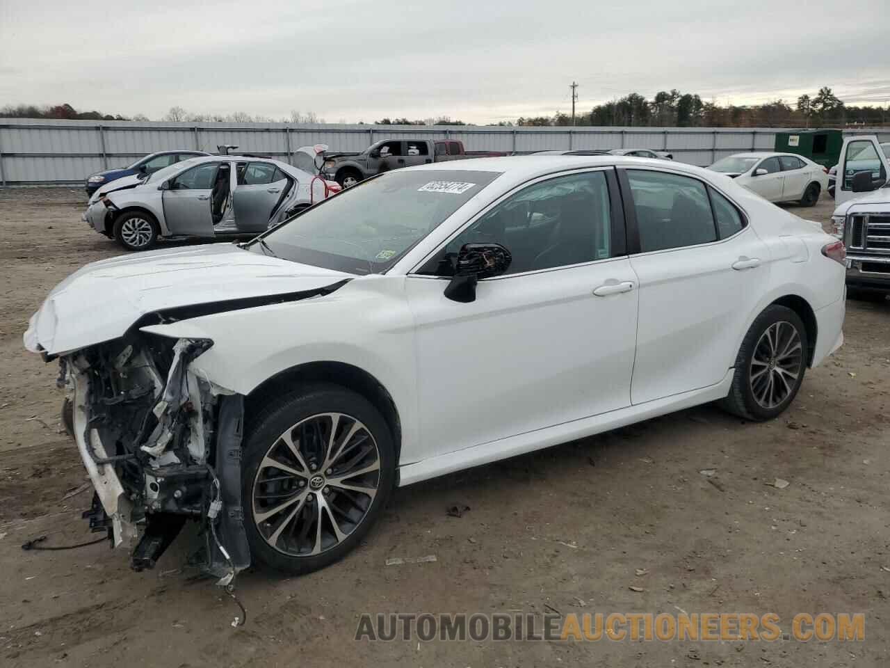 4T1B11HK4JU113974 TOYOTA CAMRY 2018