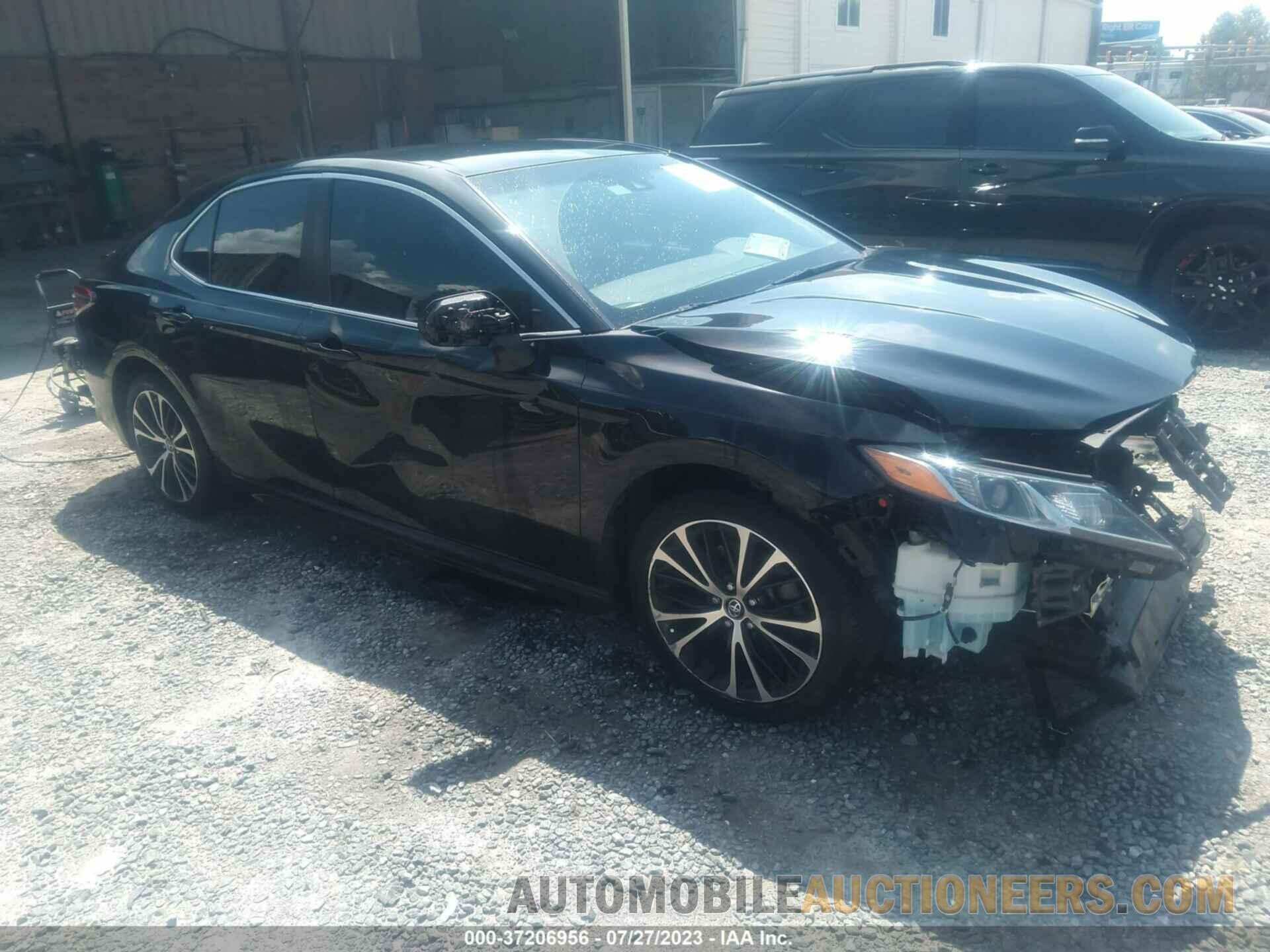 4T1B11HK4JU116390 TOYOTA CAMRY 2018