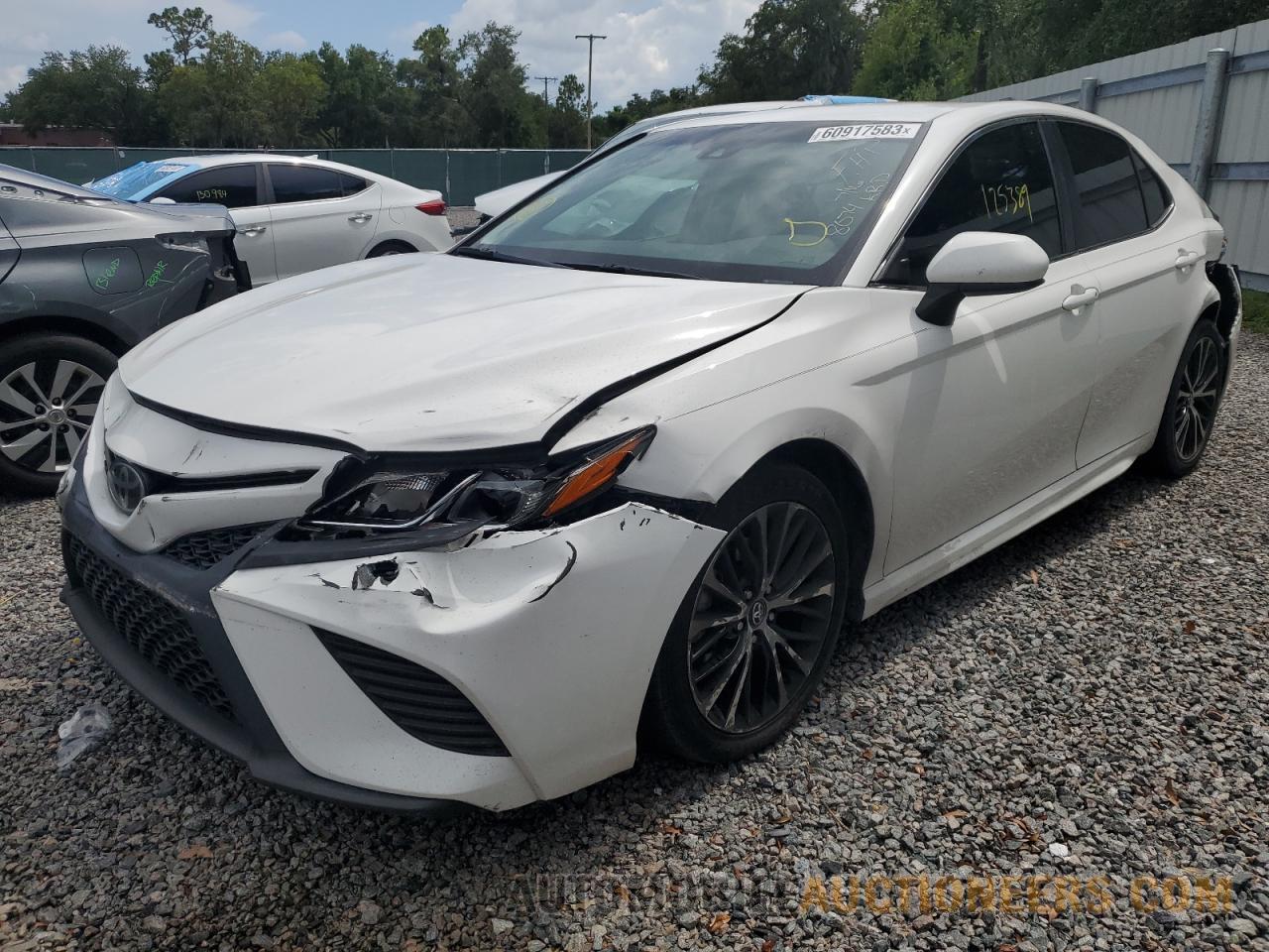 4T1B11HK4JU118074 TOYOTA CAMRY 2018