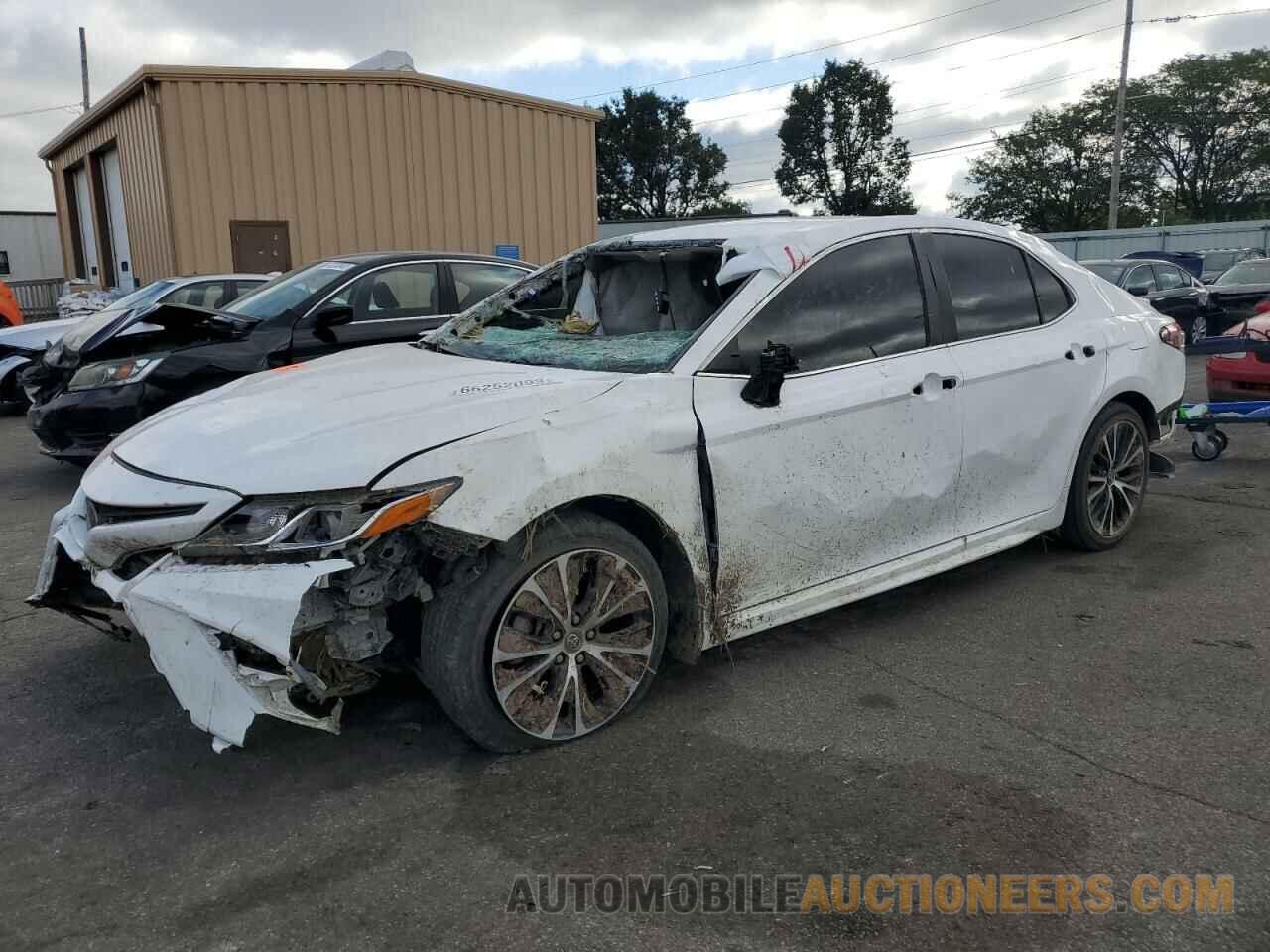 4T1B11HK4JU120360 TOYOTA CAMRY 2018