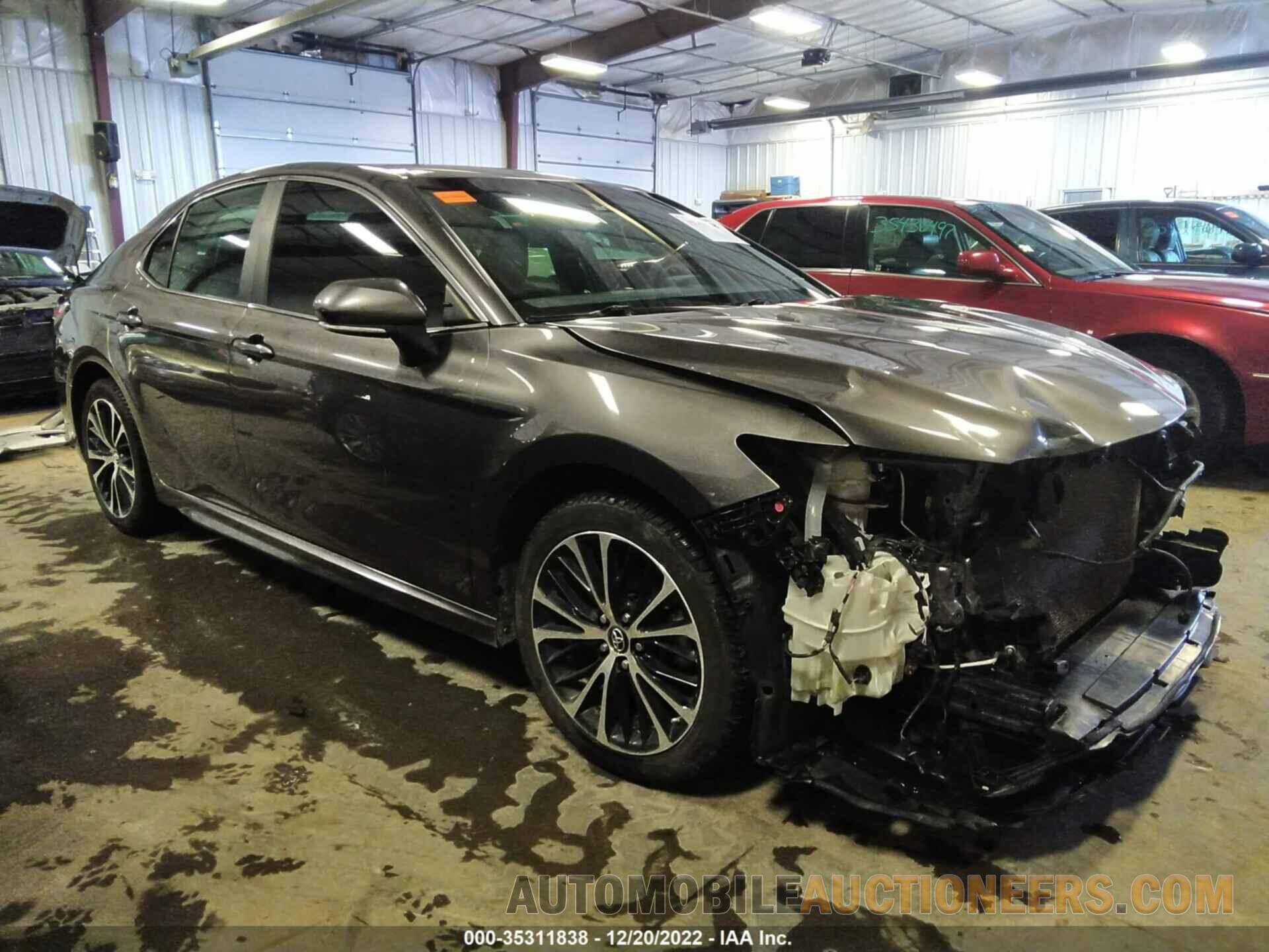 4T1B11HK4JU129382 TOYOTA CAMRY 2018