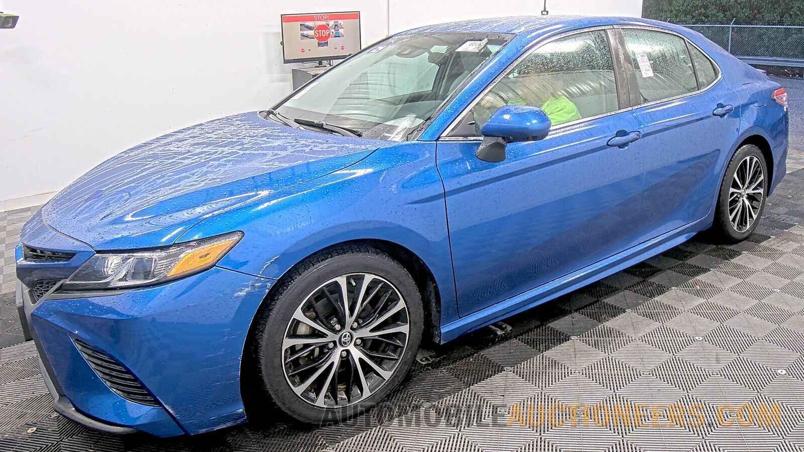 4T1B11HK4JU134369 Toyota Camry 2018