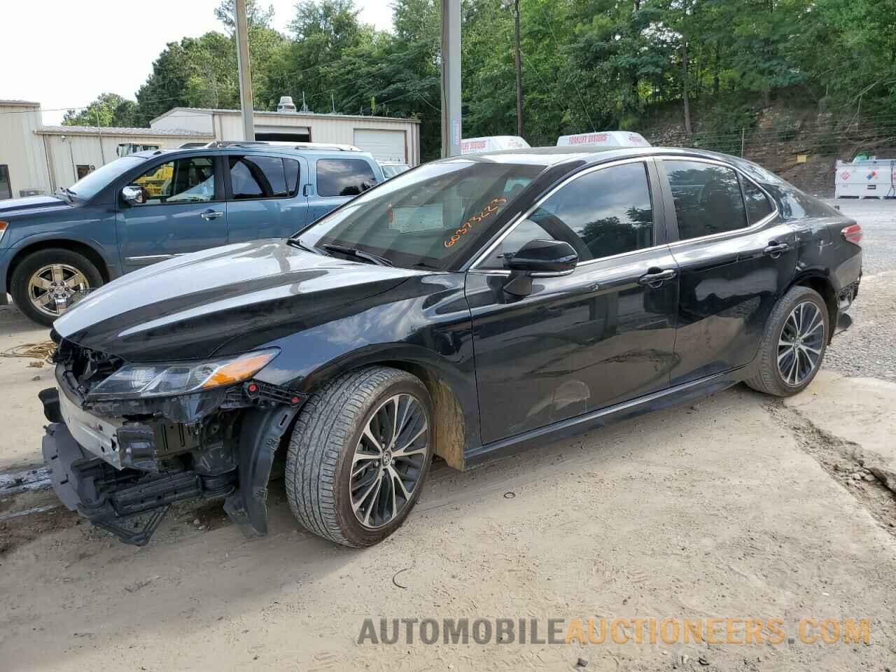 4T1B11HK4JU140284 TOYOTA CAMRY 2018