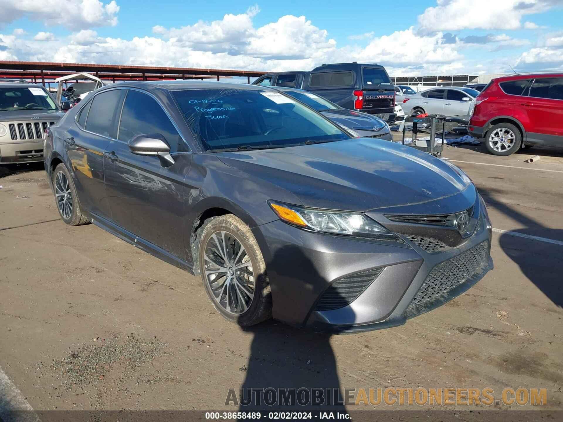 4T1B11HK4JU141354 TOYOTA CAMRY 2018