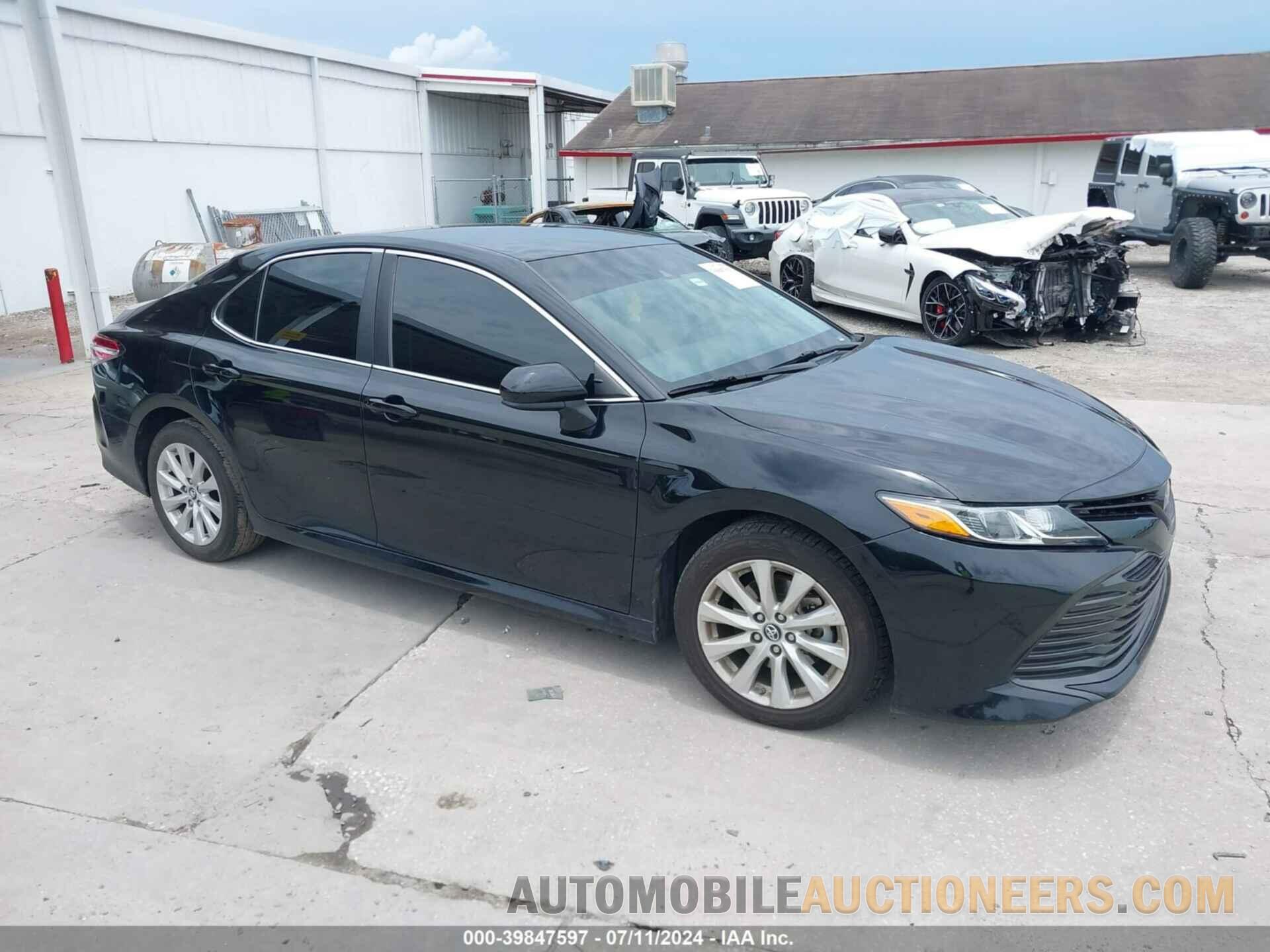 4T1B11HK4JU144450 TOYOTA CAMRY 2018