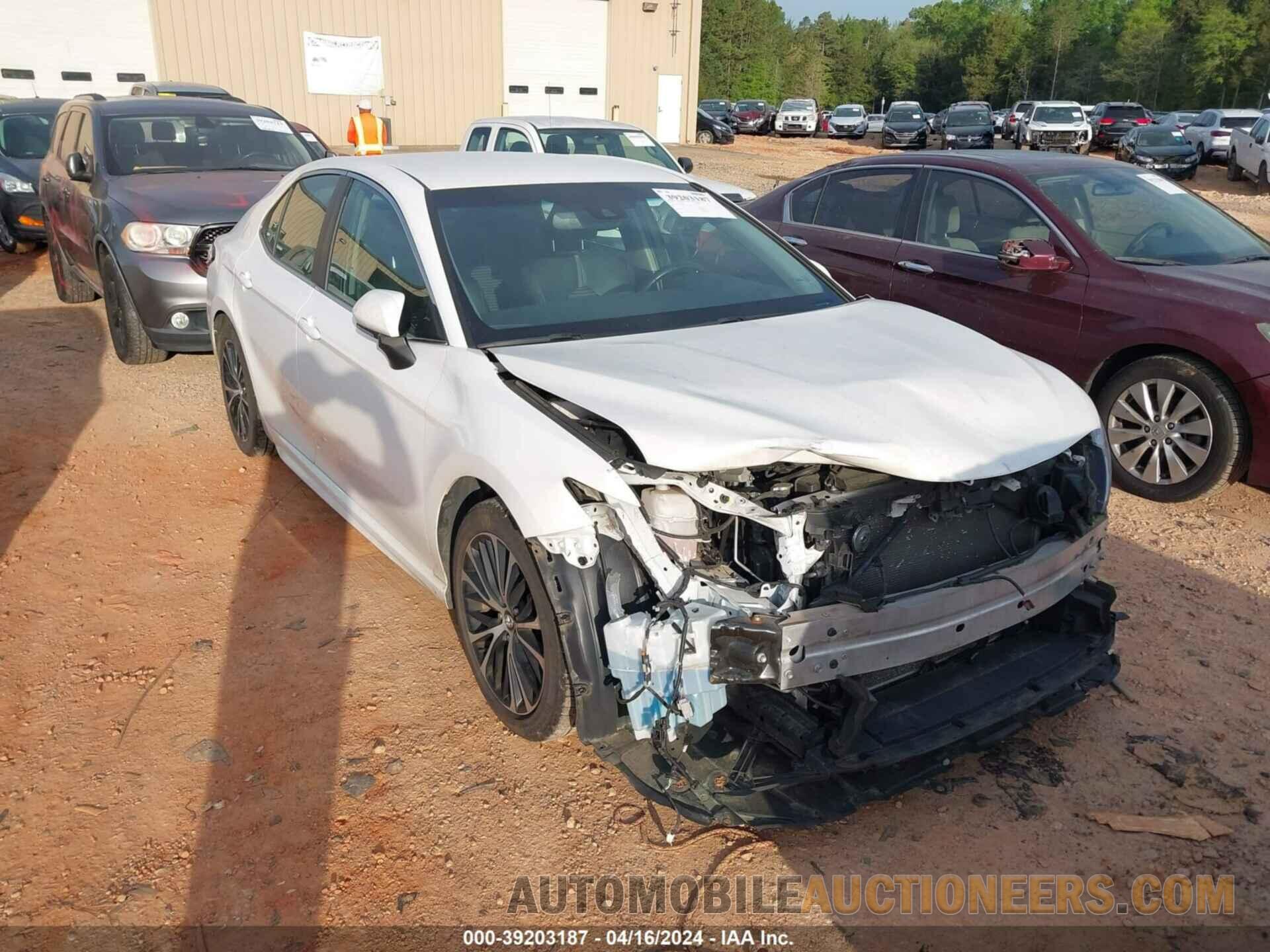 4T1B11HK4JU145372 TOYOTA CAMRY 2018