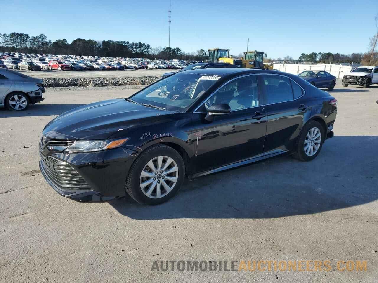 4T1B11HK4JU151575 TOYOTA CAMRY 2018