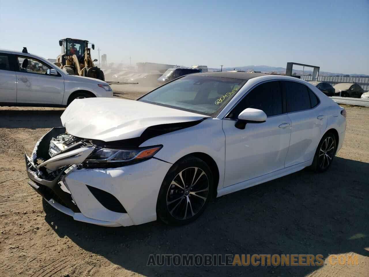 4T1B11HK4JU500573 TOYOTA CAMRY 2018