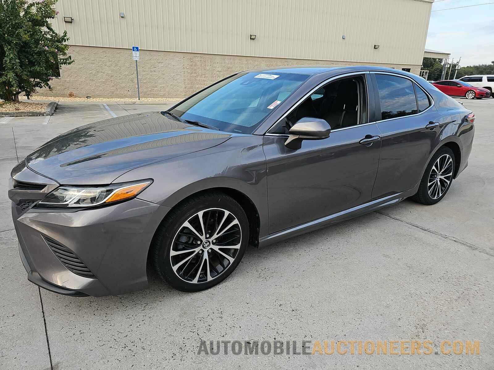 4T1B11HK4JU501318 Toyota Camry 2018