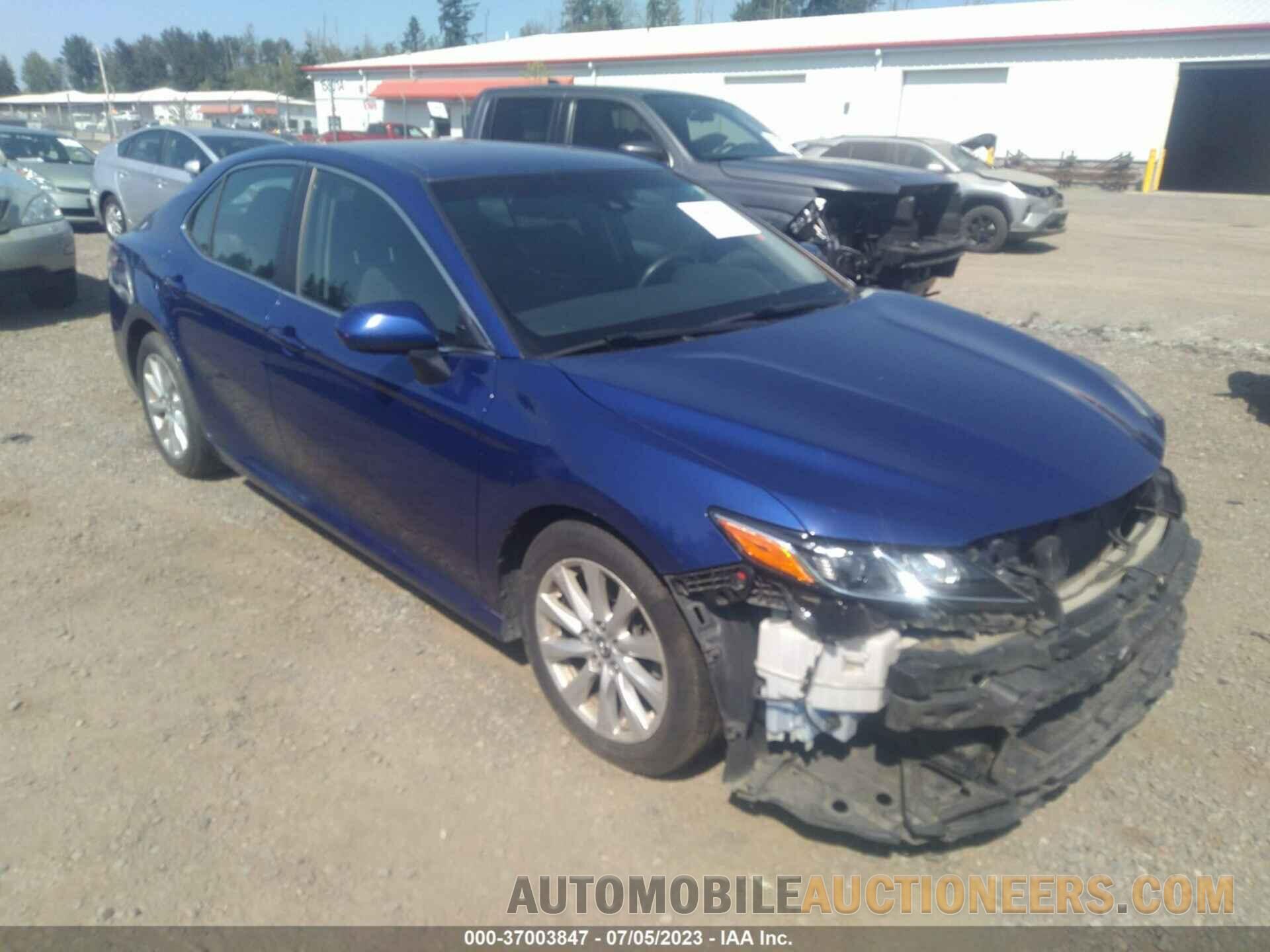 4T1B11HK4JU511217 TOYOTA CAMRY 2018