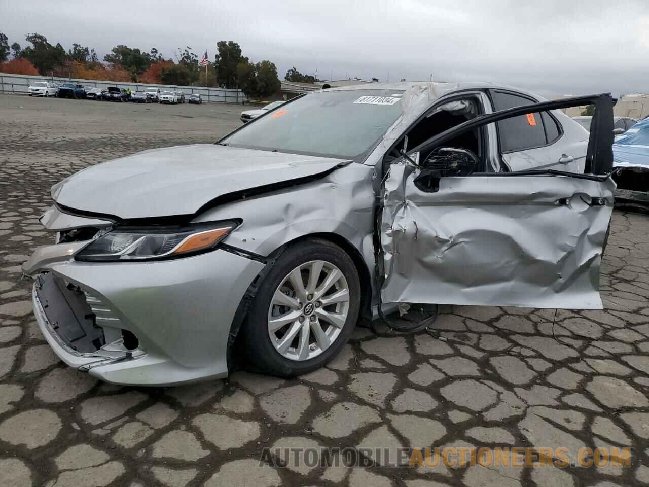 4T1B11HK4JU511878 TOYOTA CAMRY 2018