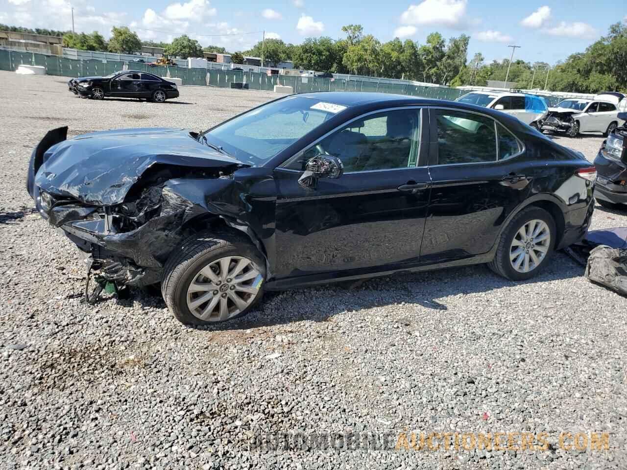 4T1B11HK4JU512206 TOYOTA CAMRY 2018