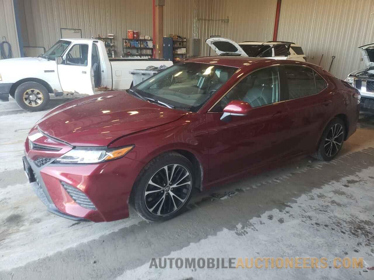 4T1B11HK4JU517809 TOYOTA CAMRY 2018