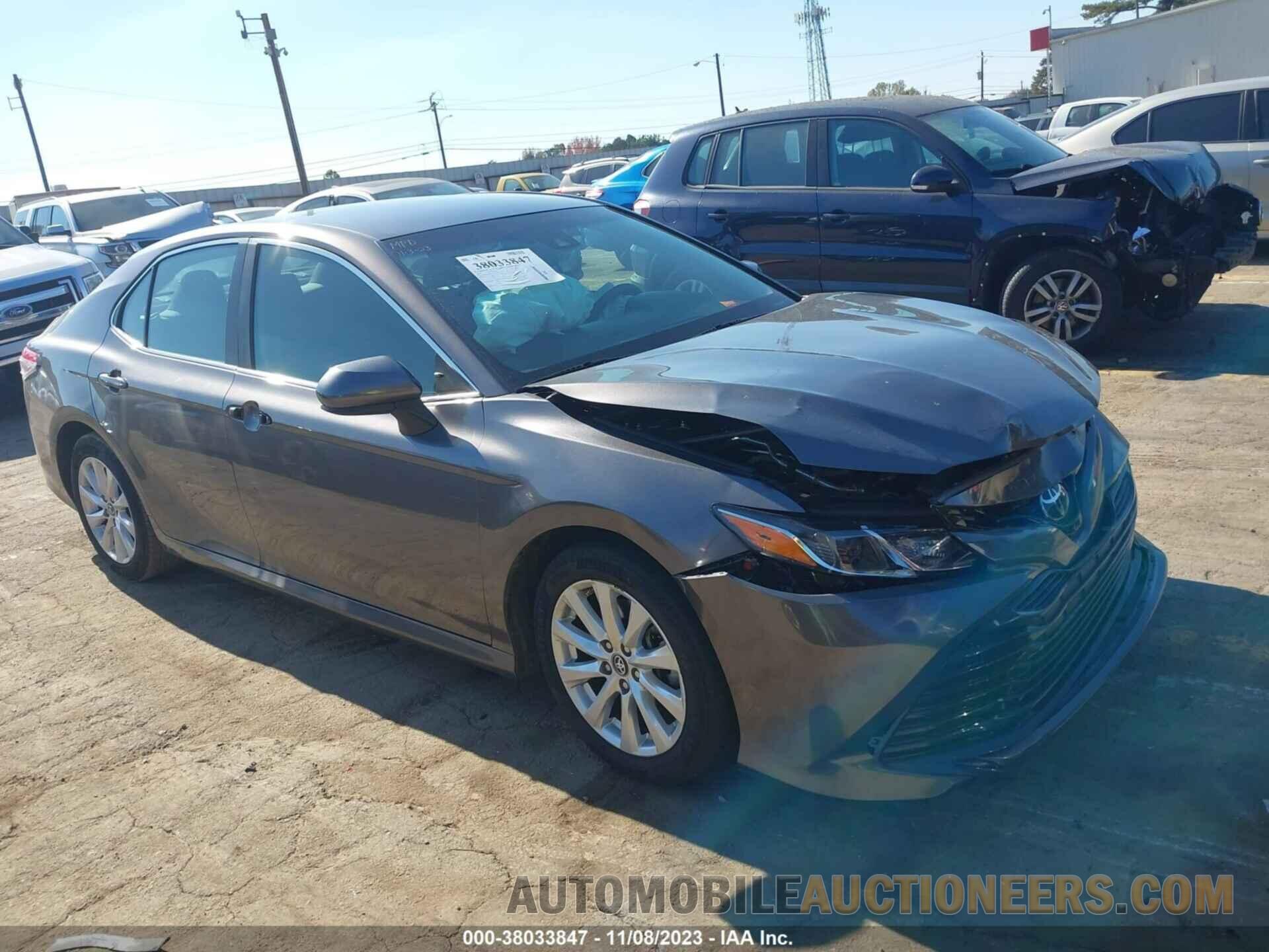 4T1B11HK4JU520452 TOYOTA CAMRY 2018