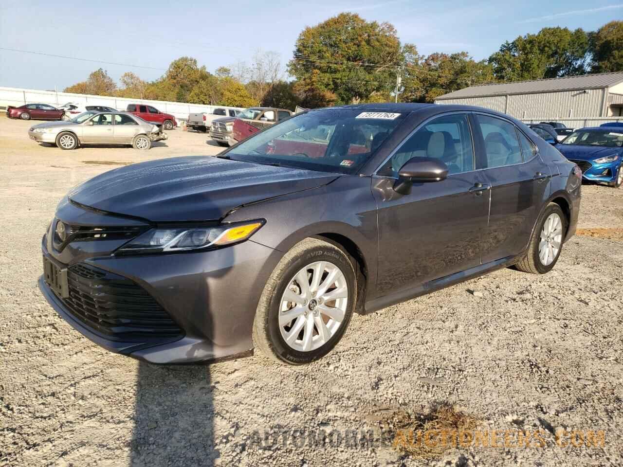 4T1B11HK4JU528082 TOYOTA CAMRY 2018