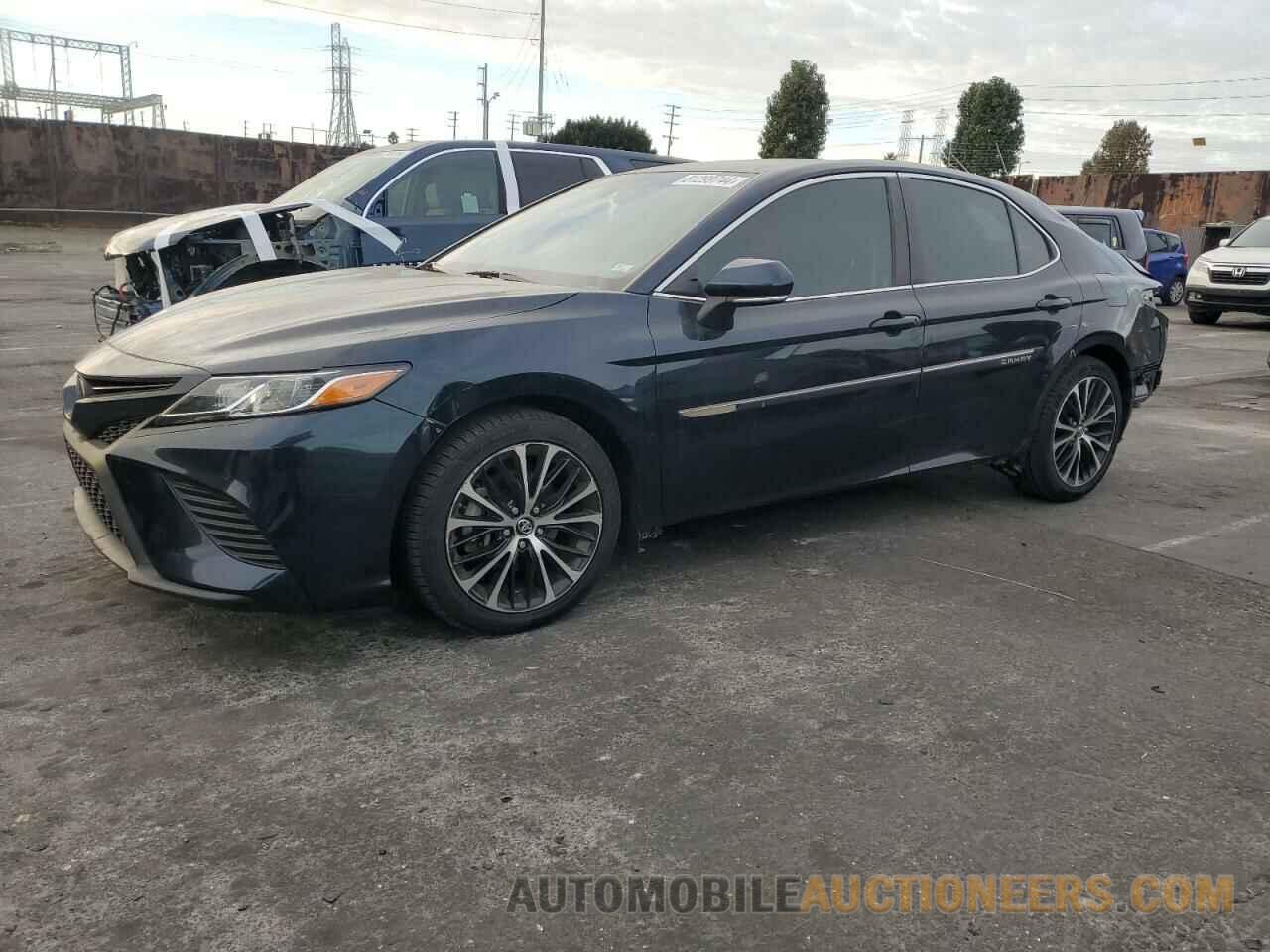 4T1B11HK4JU529300 TOYOTA CAMRY 2018