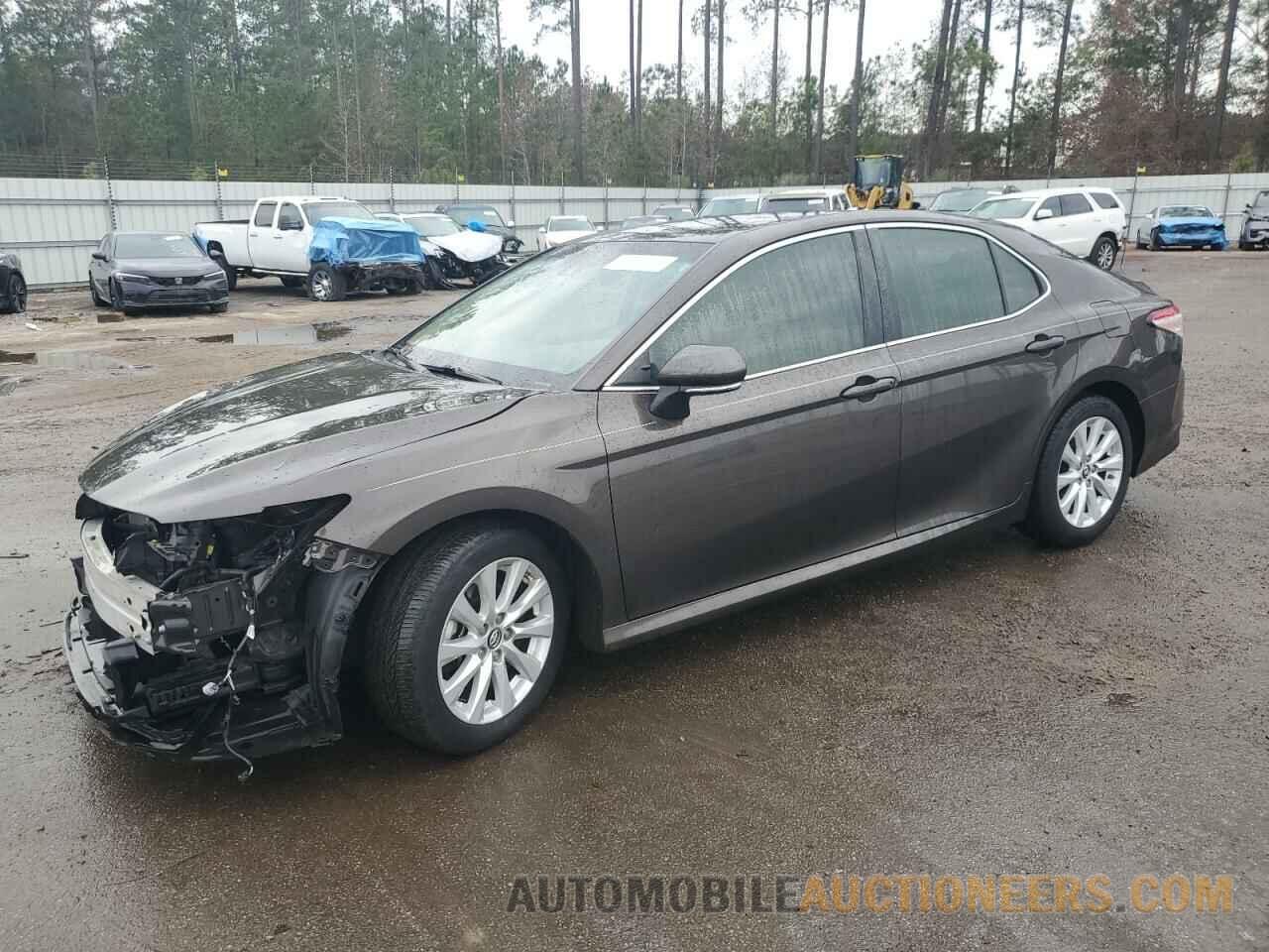 4T1B11HK4JU547585 TOYOTA CAMRY 2018