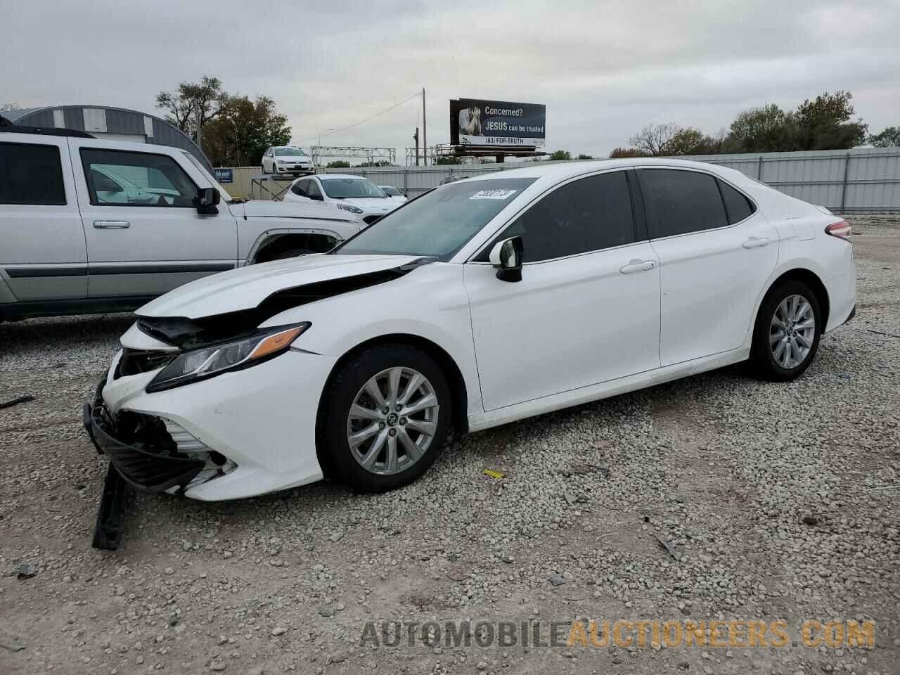 4T1B11HK4JU560174 TOYOTA CAMRY 2018