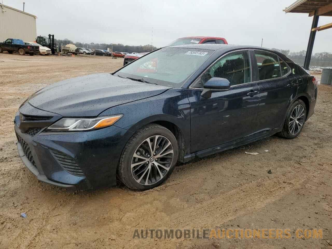 4T1B11HK4JU561762 TOYOTA CAMRY 2018