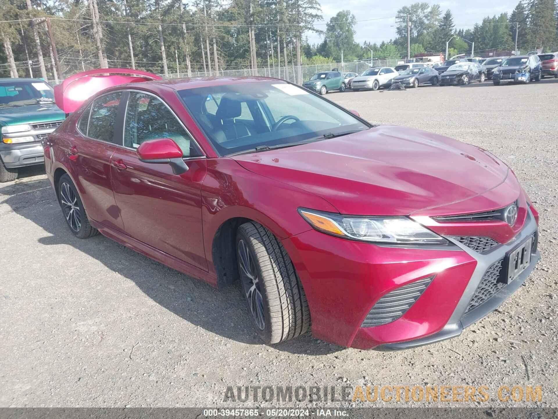 4T1B11HK4JU562992 TOYOTA CAMRY 2018