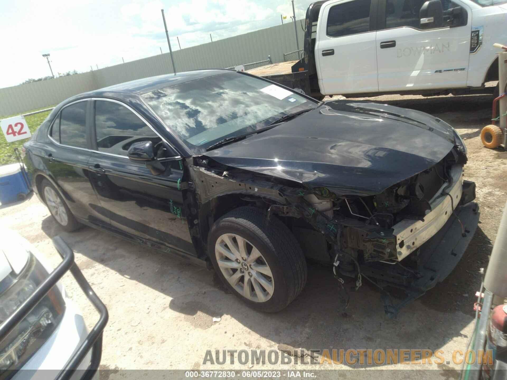 4T1B11HK4JU563401 TOYOTA CAMRY 2018