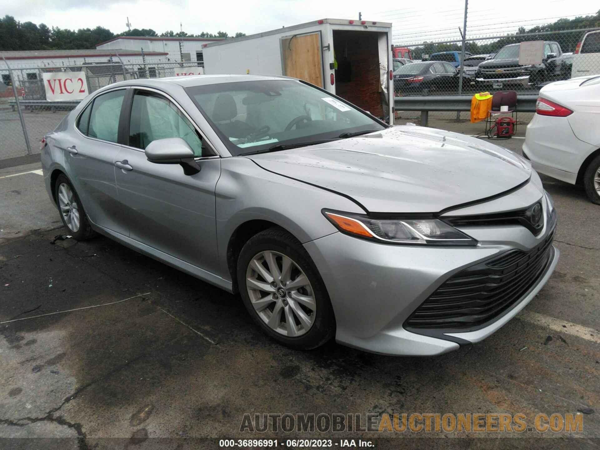 4T1B11HK4JU564449 TOYOTA CAMRY 2018