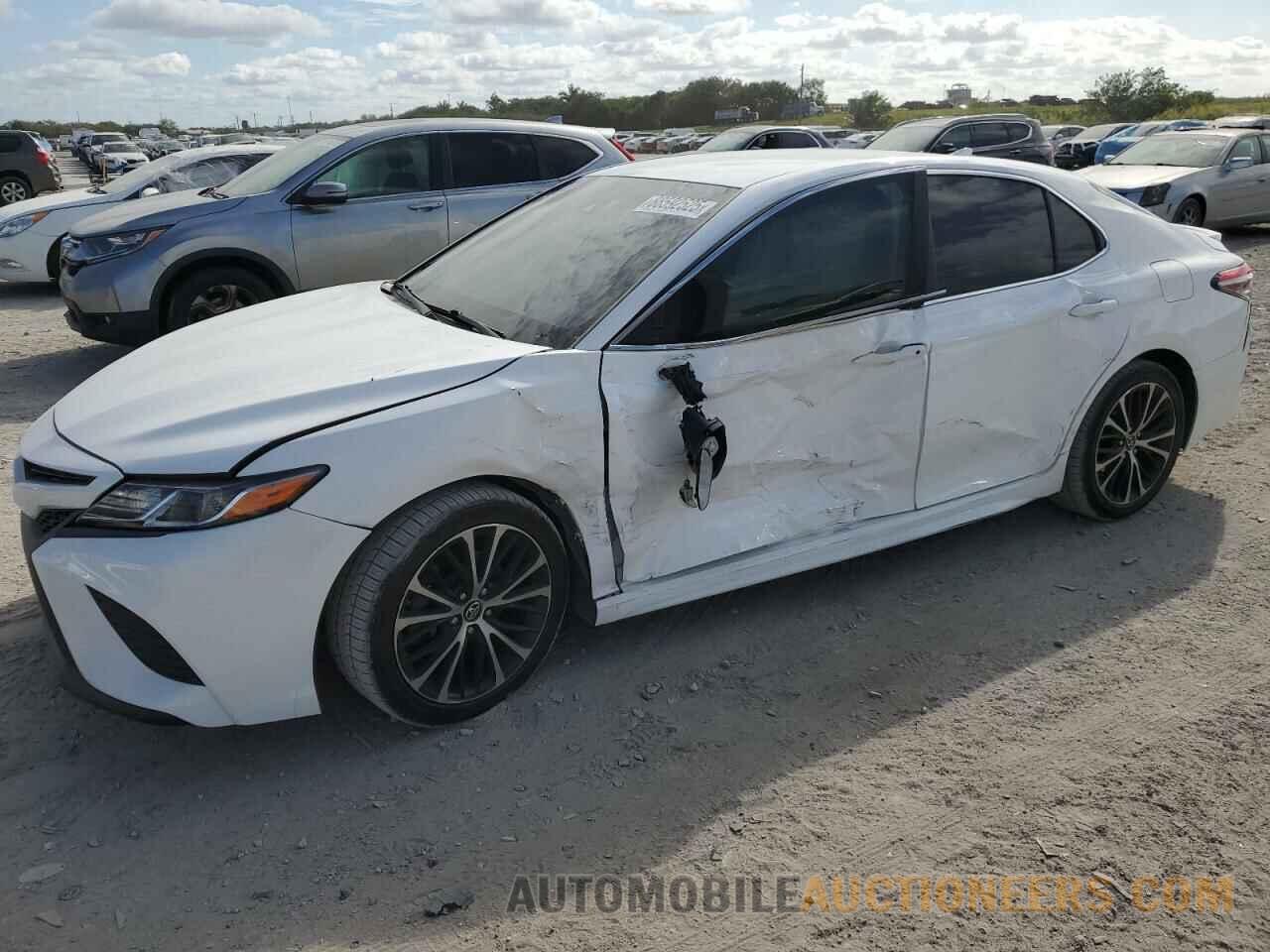 4T1B11HK4JU566878 TOYOTA CAMRY 2018