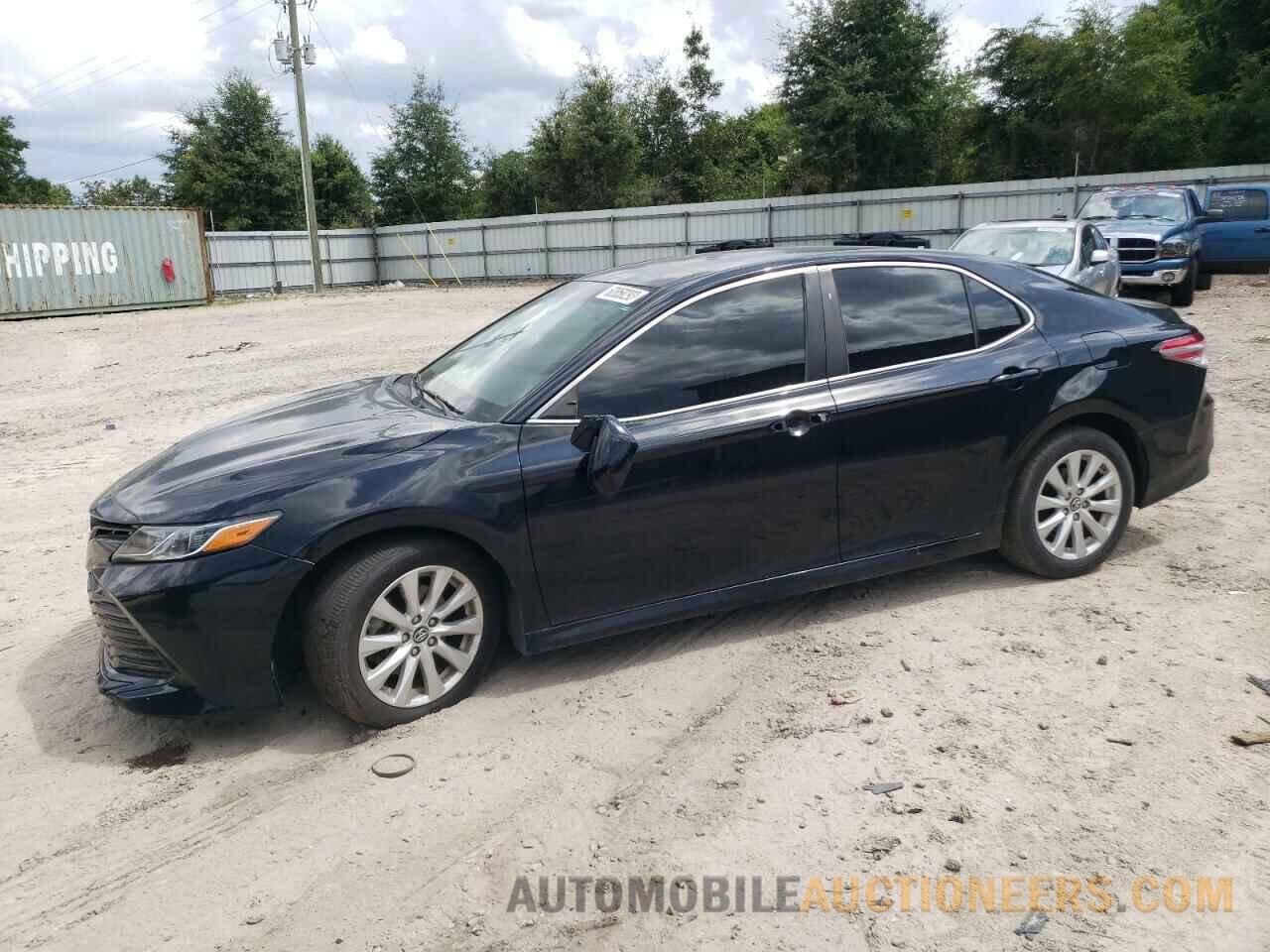 4T1B11HK4JU580392 TOYOTA CAMRY 2018